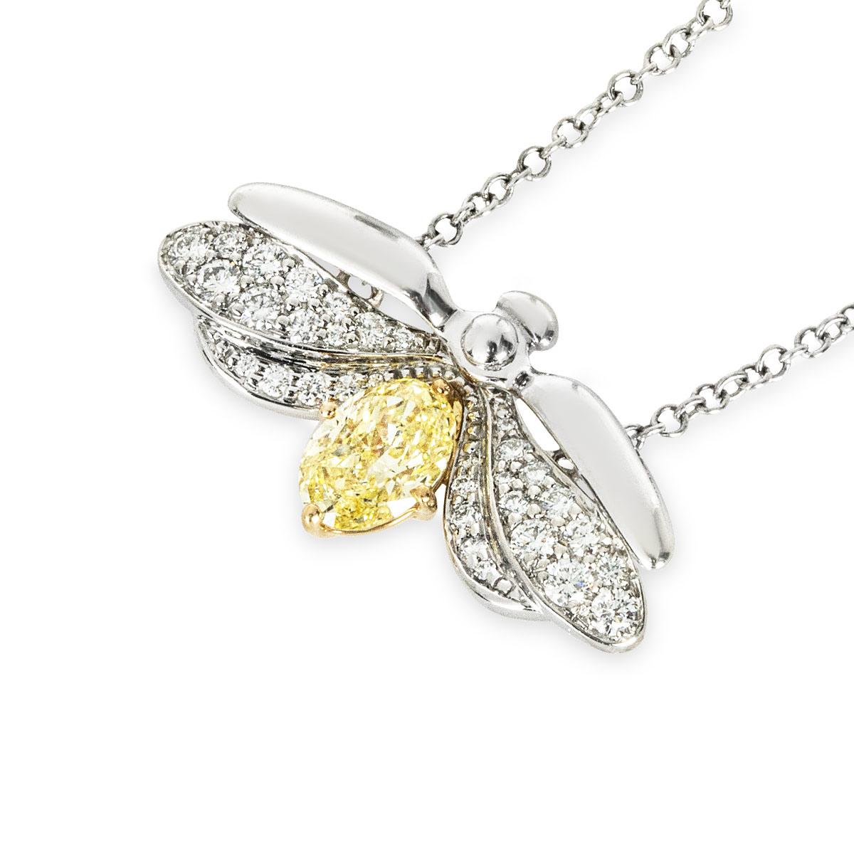 Tiffany & Co. Pendentif papillon fantaisie en platine avec diamant jaune intense de 0,44 carat Pour femmes en vente