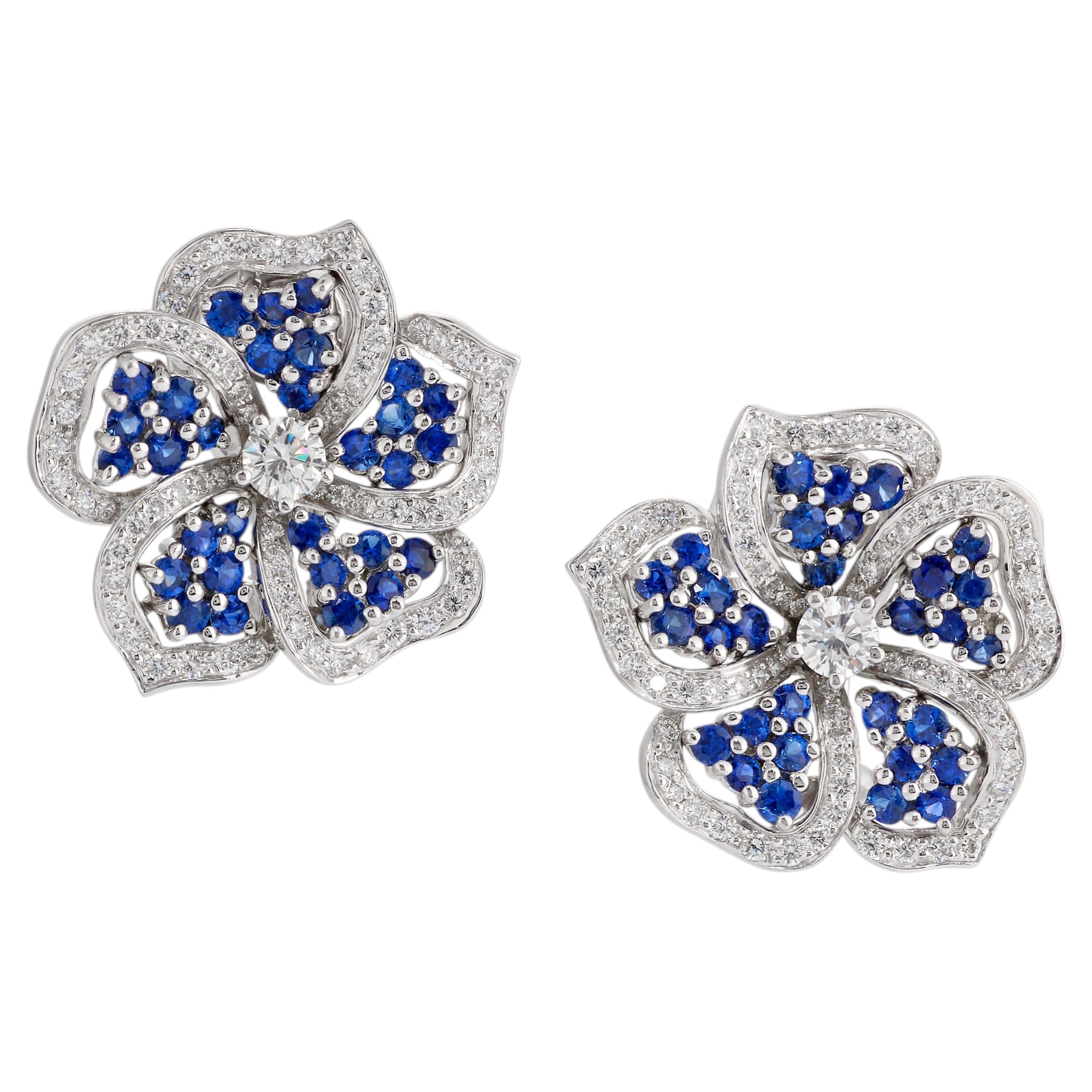 TIFFANY & CO. Orecchini a forma di fiore in platino con zaffiro e diamanti