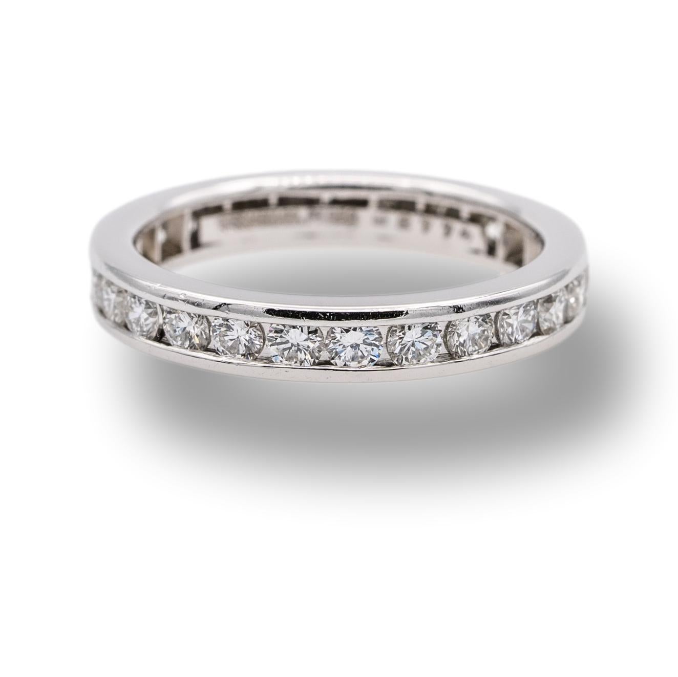 Taille ronde Tiffany & Co Bague d'éternité en platine avec diamants en forme de cercle total 0,93 carat, Taille Ttl en vente