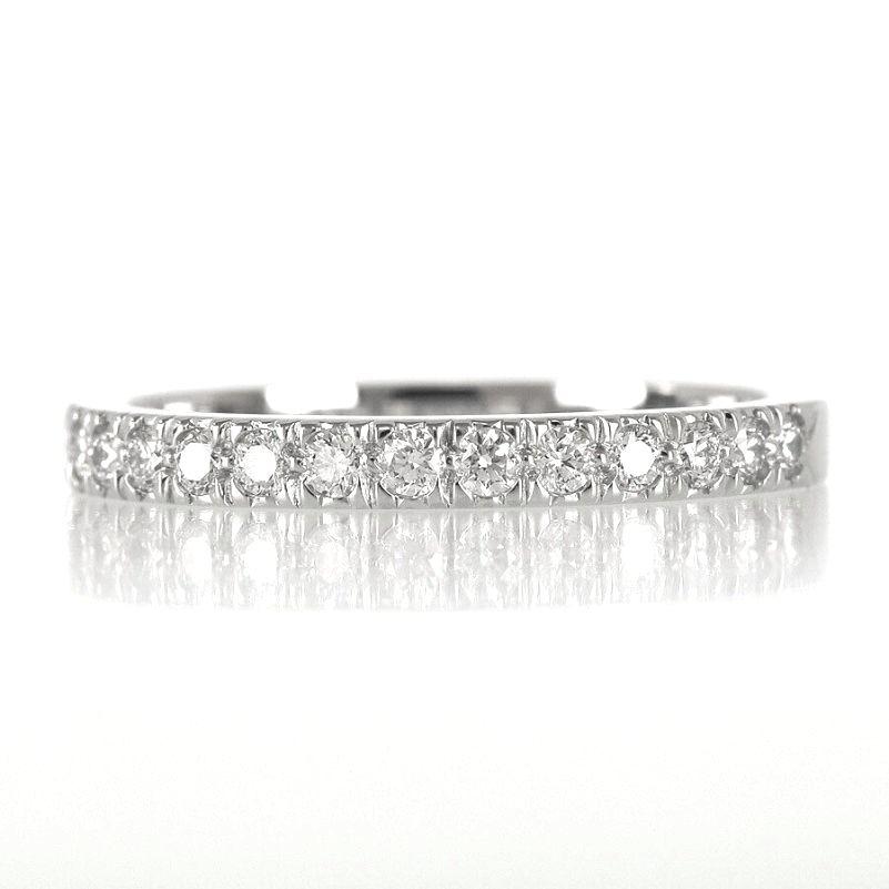 TIFFANY & Co. Platin Halbkreis Diamant Novo Band Ring 5,5

Metall: Platin
Größe: 5,5
Breite des Bandes: 2.1 mm
Diamant: runde Brillanten, Gesamtgewicht 24 Karat 
Punze: ©TIFFANY&CO. PT950
Zustand: Ausgezeichneter Zustand, wie neu, kommt mit
