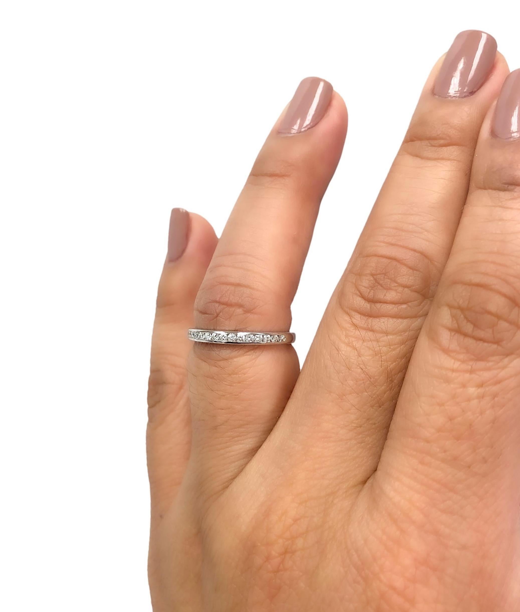 Tiffany & Co Platinum Half Circle Eternity Band Ring .17ct 2 mm Size 6.5 en vente 3
