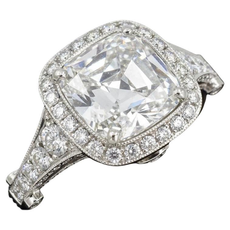 Anello aureola in platino Tiffany
Co. - Anello a brillante cuscino da 3,54 carati