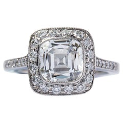 Tiffany & Co Platinum Halo Ring with 2.65 Carat Cushion Round Diamonds Taille 4