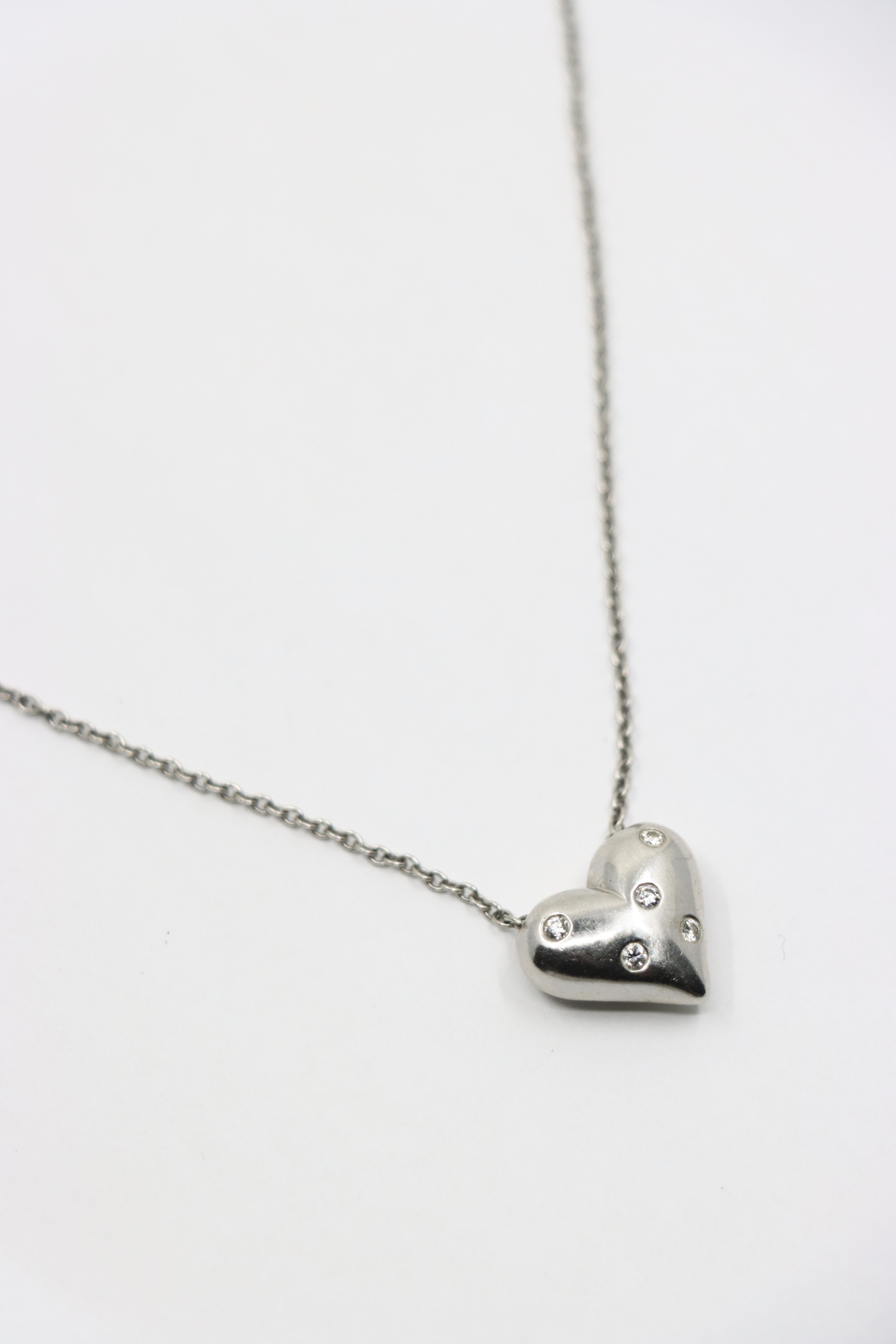 Tiffany & Co Platinum Heart Diamonds Pendant Necklace In Good Condition For Sale In Flushing, NY