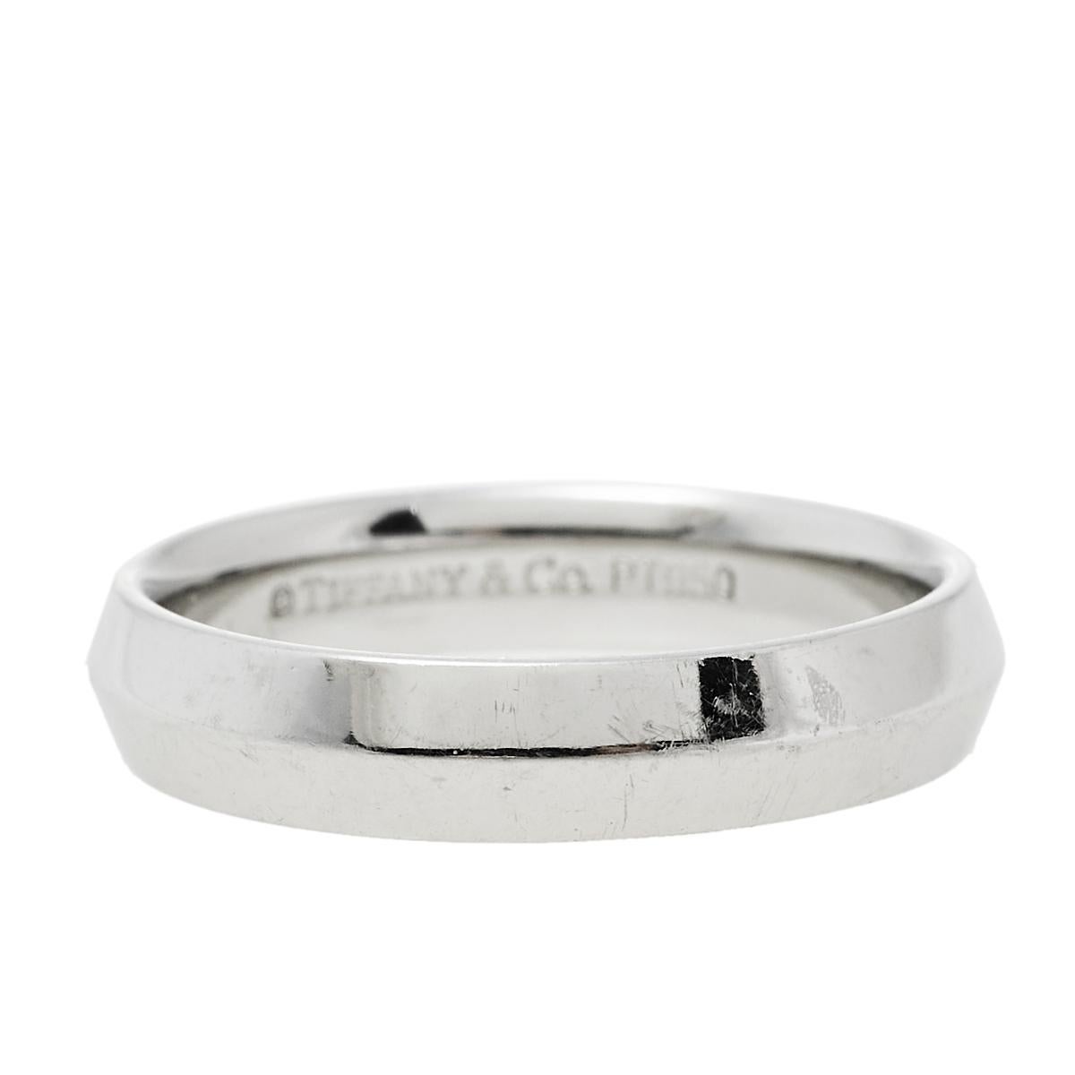 A classic look is yours to own with this ring from the house Tiffany & Co. Featuring a platinum design, this band ring elevates the overall appeal. Style it with your wedding dress for a charming look.

Includes: Original Box, Original Case
