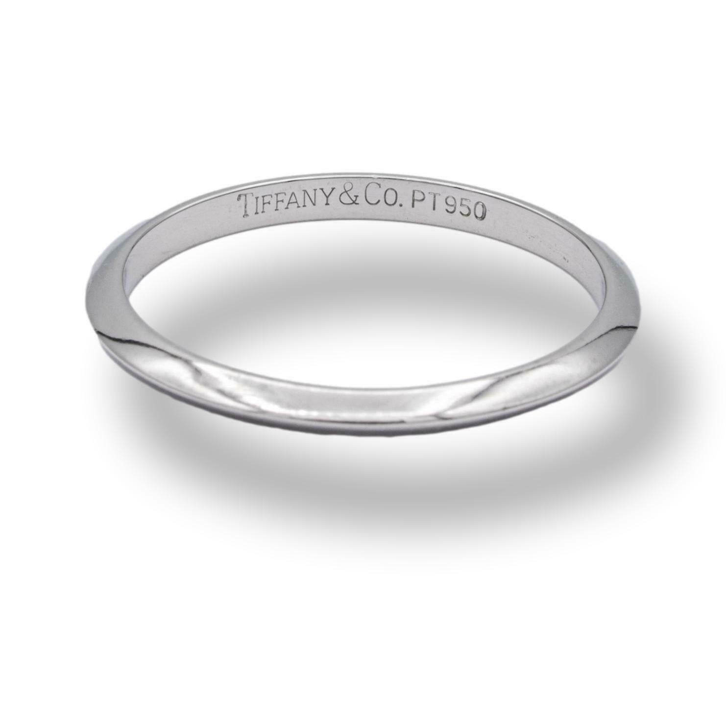 Tiffany & Co. Platinum 2mm Knife-Edge wedding band ring finely crafted in platinum.
Fully hallmarked with logo and metal content.

Ring Specifications
Brand: Tiffany & Co. 
Style: Knife-Edge
Hallmarks:  Tiffany & Co. PT950
Metal: Platinum
Finger