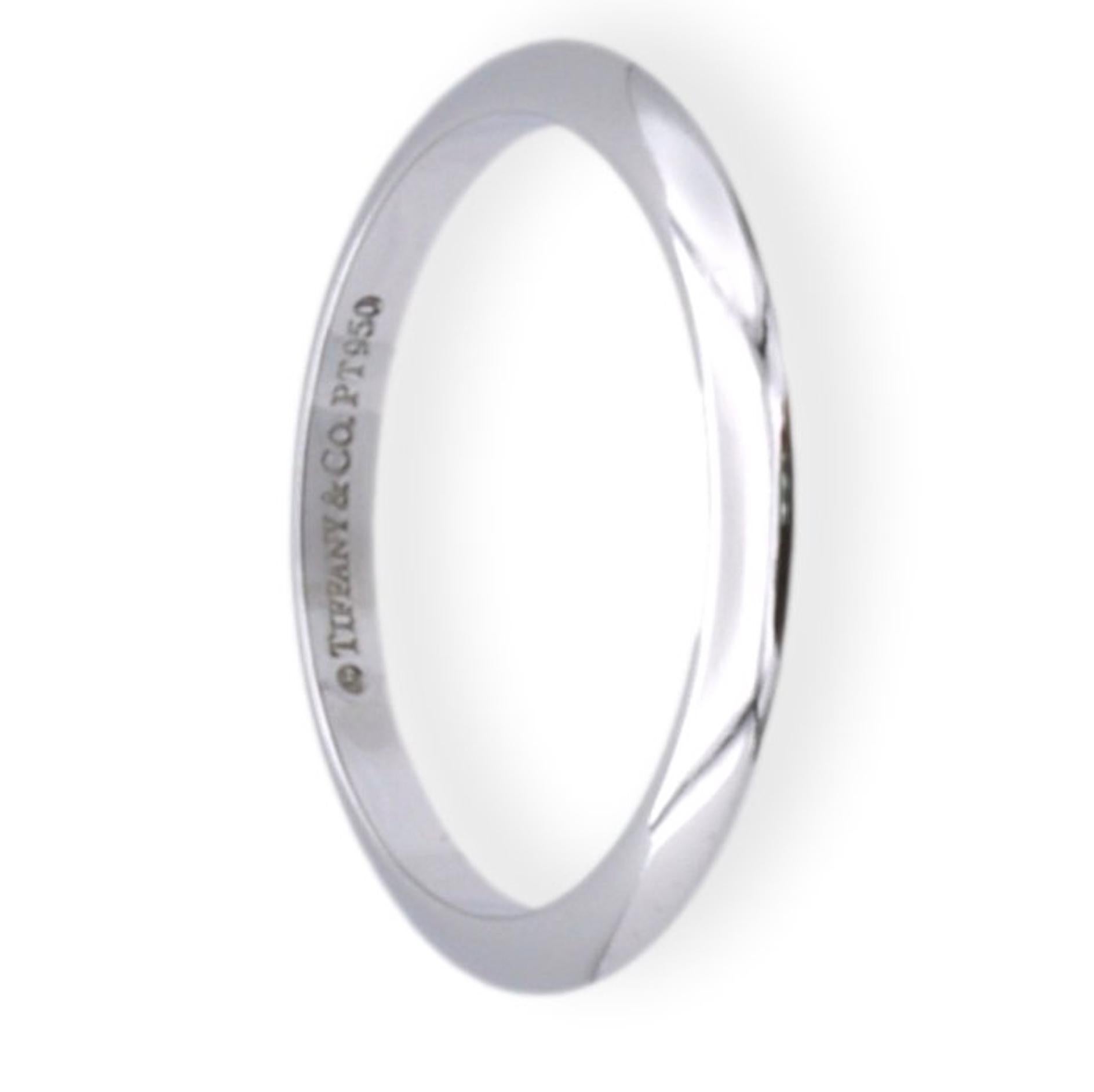 Tiffany & Co. Platinum Knife-Edge Wedding Band Ring In Excellent Condition In New York, NY