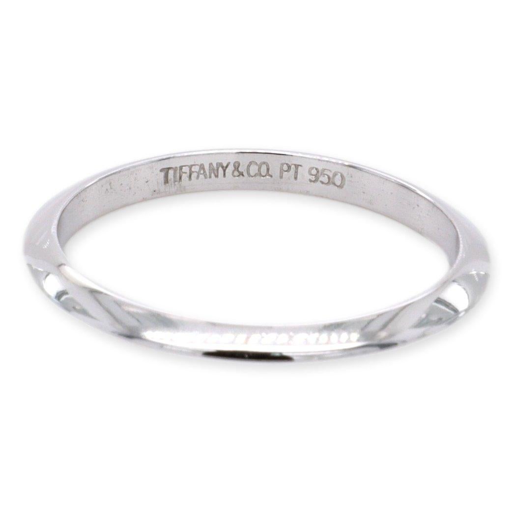 Tiffany & Co. Platinum Knife-Edge Wedding Band Ring, 2mm Size 7 In Excellent Condition In New York, NY