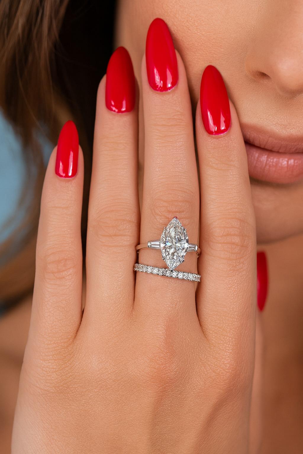 Taglio marquise Tiffany & Co. Anello di fidanzamento in platino con diamanti a forma di marquise e baguette in vendita