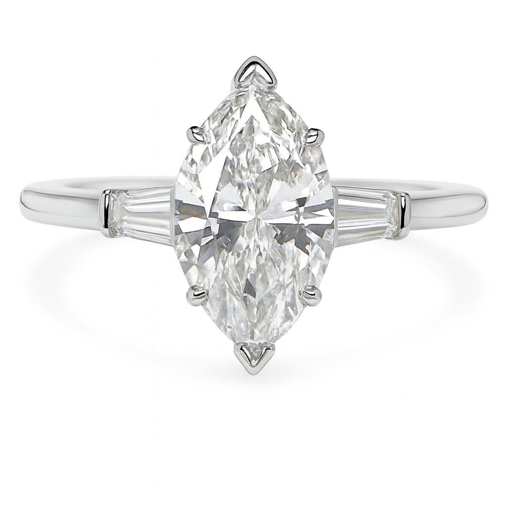 Tiffany & Co. Anello di fidanzamento in platino con diamanti a forma di marquise e baguette In condizioni ottime in vendita a Chicago, IL