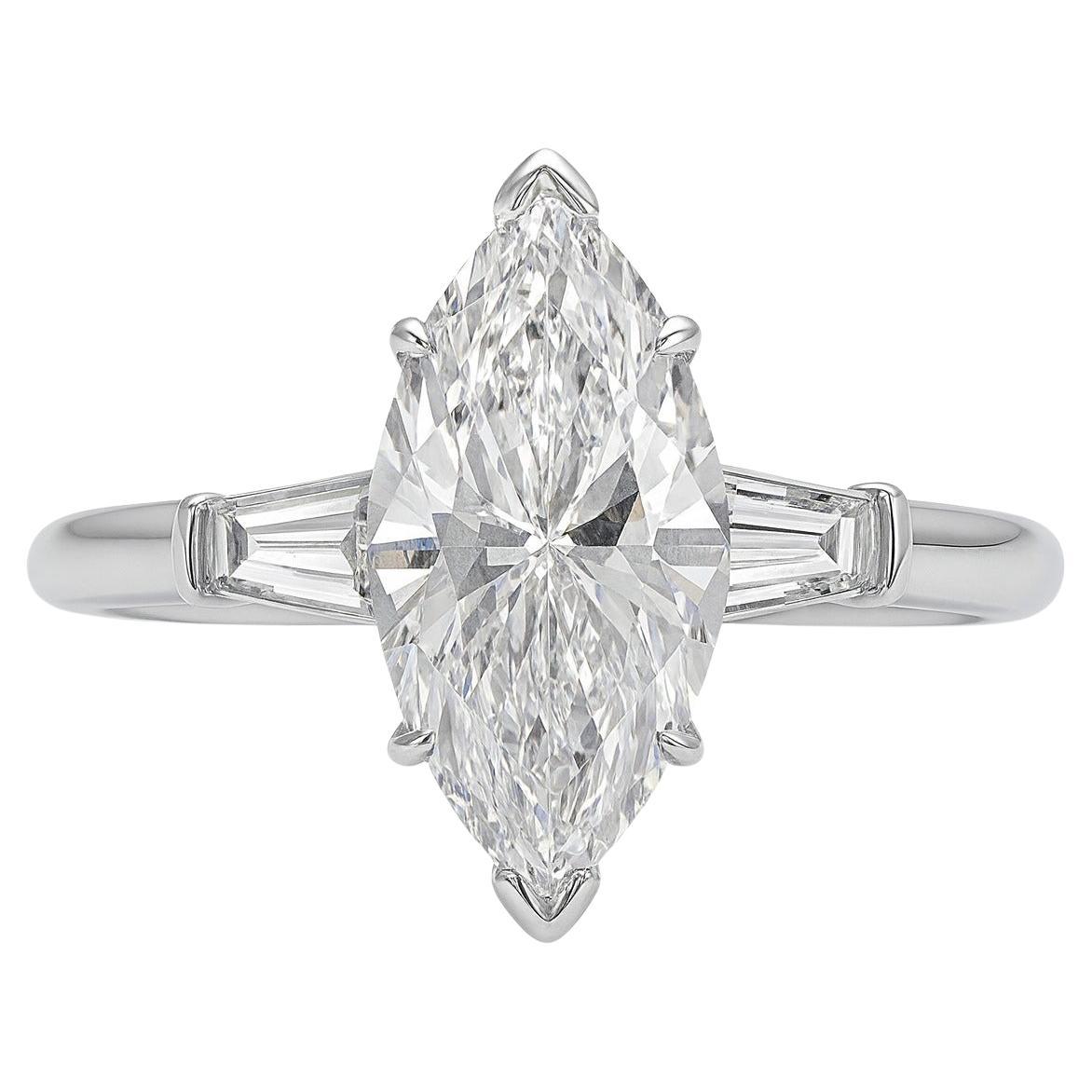 Tiffany & Co. Anello di fidanzamento in platino con diamanti a forma di marquise e baguette in vendita