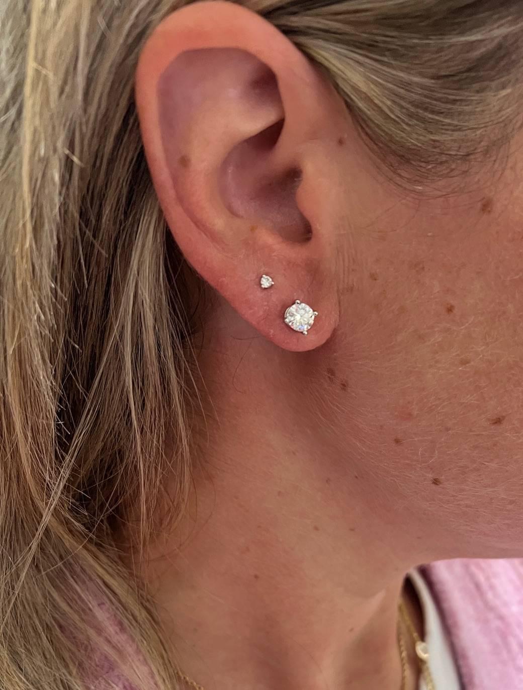Tiffany & Co. Platinum Natural Round Diamond 1.11 Carat G VVS1-2 Stud Earrings In Excellent Condition For Sale In  Baltimore, MD