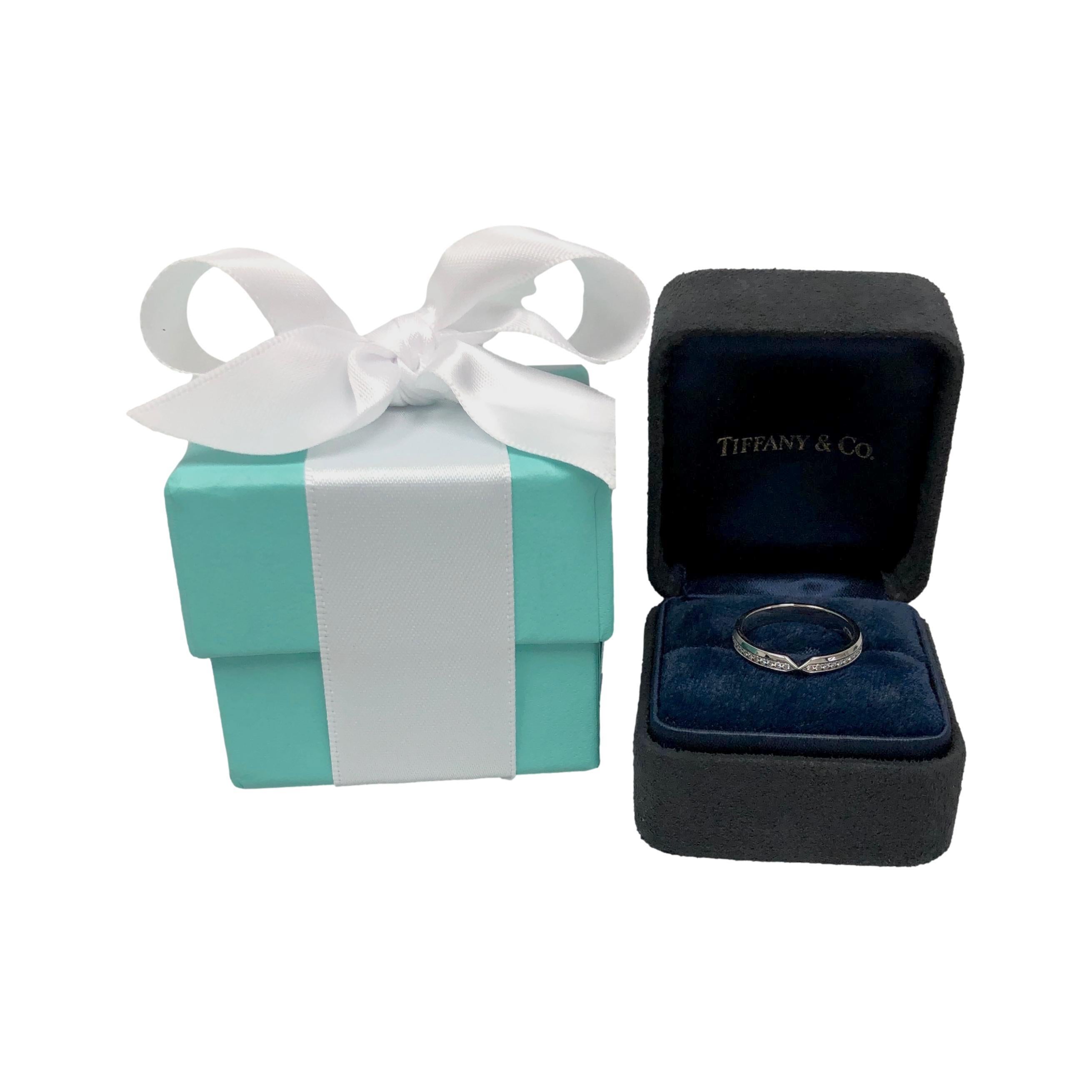Tiffany & Co. Bague en platine à anneau étroit de 3 mm avec diamant de 0,14 ct. en vente 1