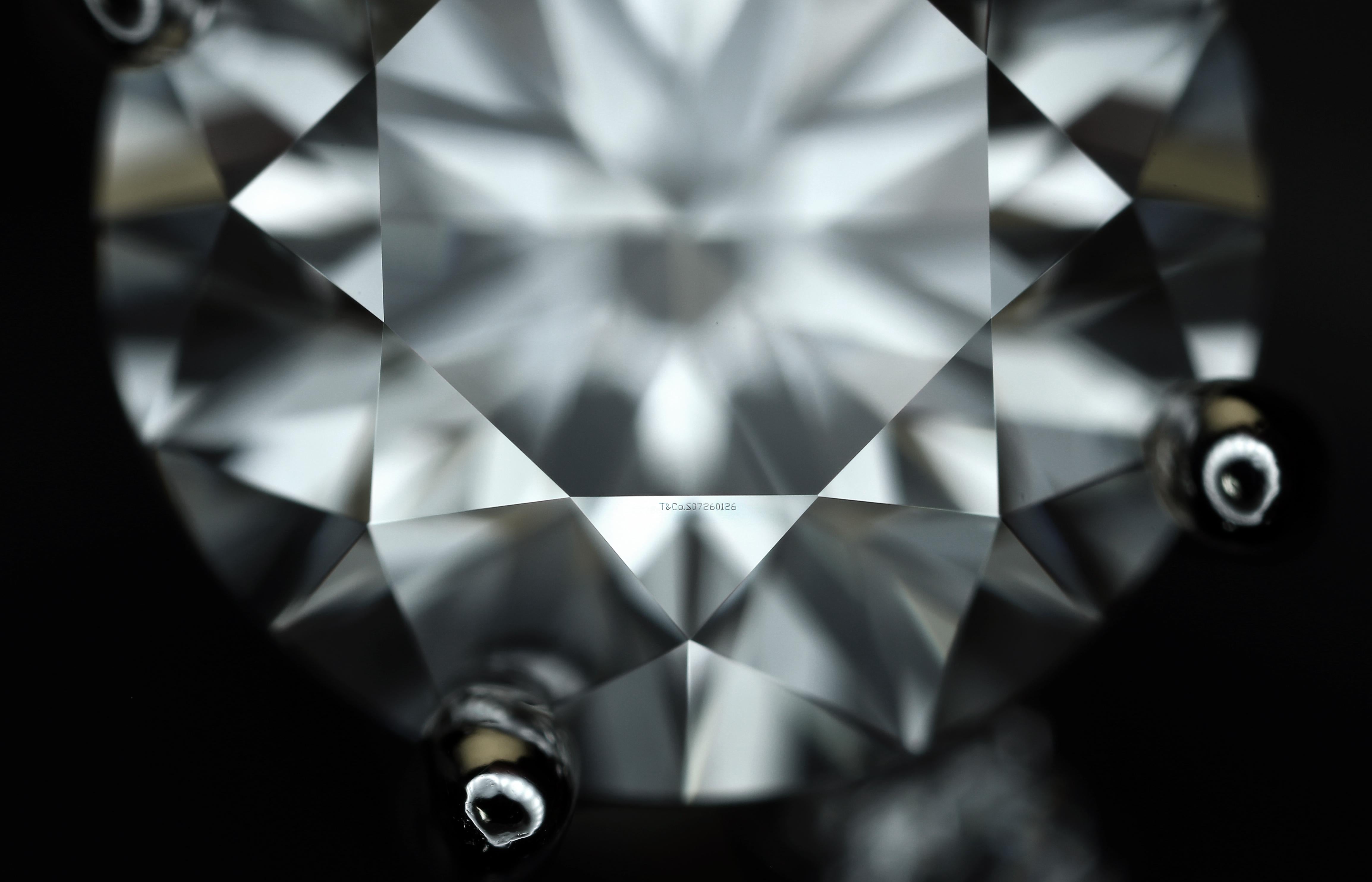 Tiffany & Co. Platinum Novo Diamond Engagement Ring with Round .95ct IVVS2 4