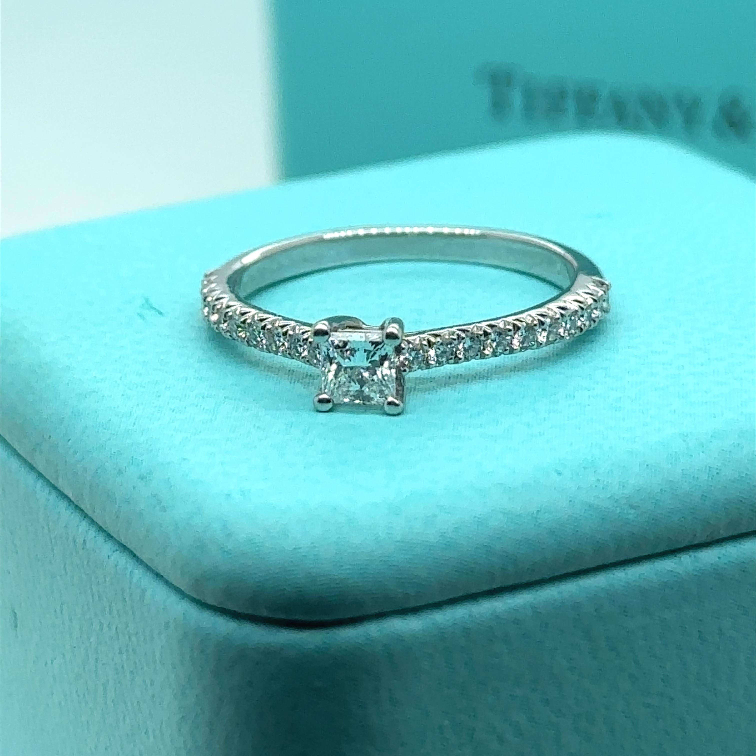 Tiffany & Co. Platin Novo Verlobungsring aus Platin mit Diamant im Prinzessinnenschliff 0,23 Karat 3g im Angebot 6