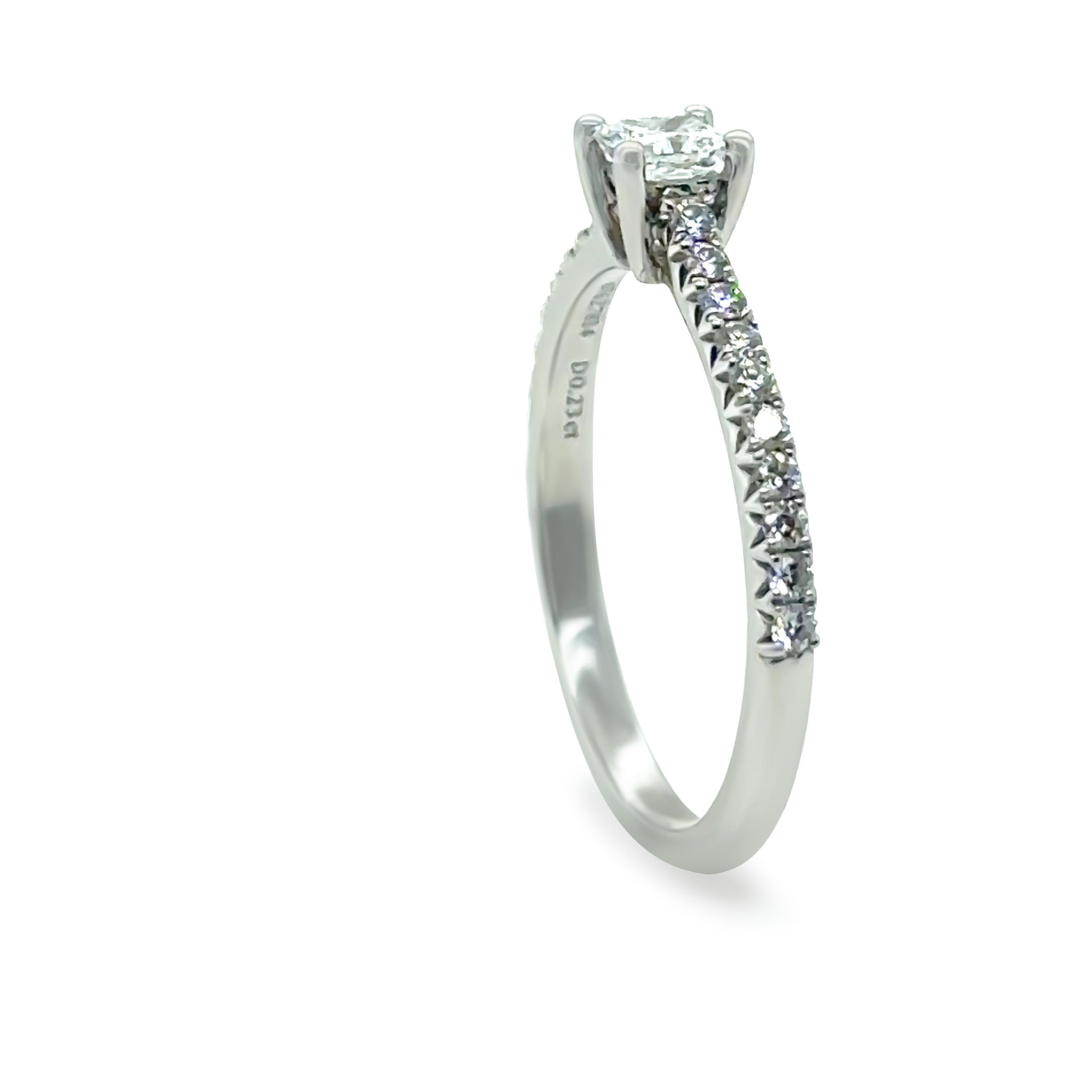 Tiffany & Co. Platin Novo Verlobungsring aus Platin mit Diamant im Prinzessinnenschliff 0,23 Karat 3g im Angebot 2