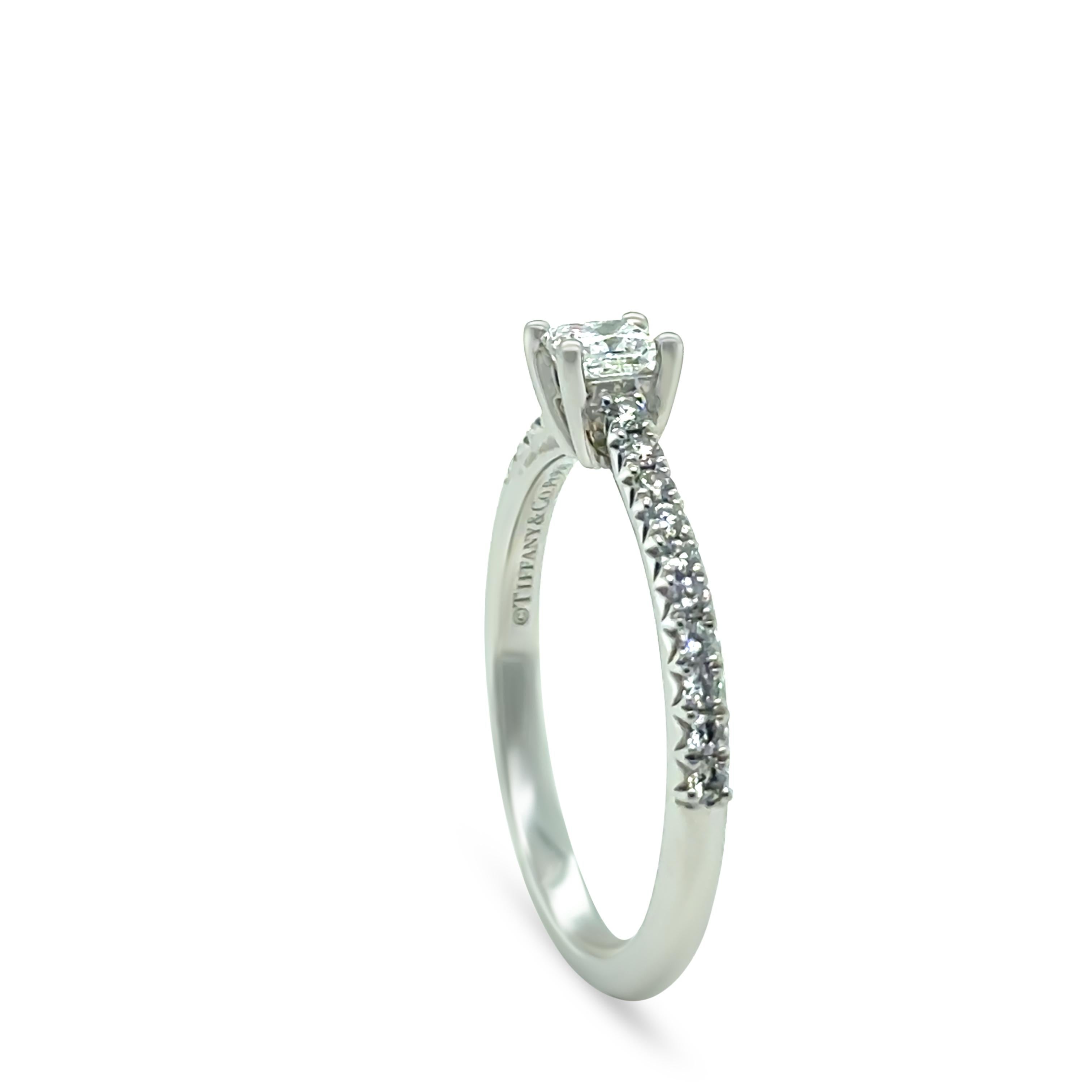Tiffany & Co. Platin Novo Verlobungsring aus Platin mit Diamant im Prinzessinnenschliff 0,23 Karat 3g im Angebot 3