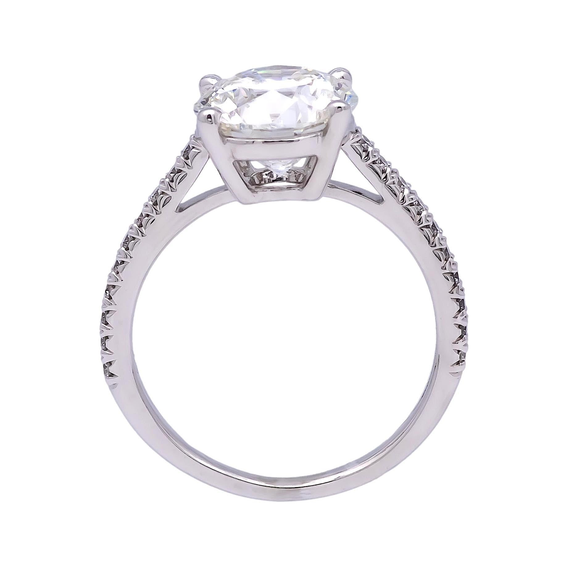 Women's Tiffany & Co. Platinum Novo Round Diamond Engagement Ring 2.55 cts. TW GVS2 For Sale