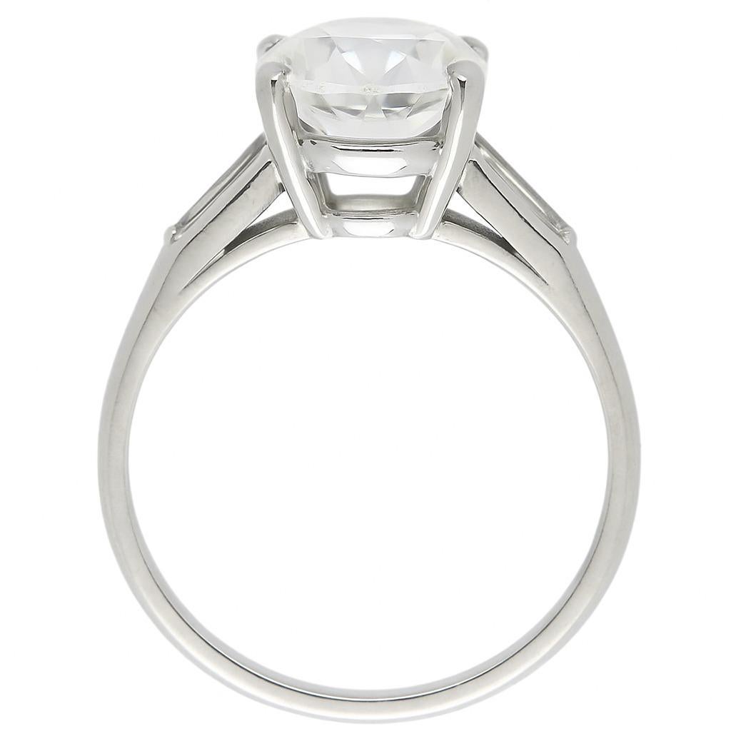 Contemporaneo Tiffany & Co. Anello in platino con diamante vecchio taglio europeo e baguette in vendita