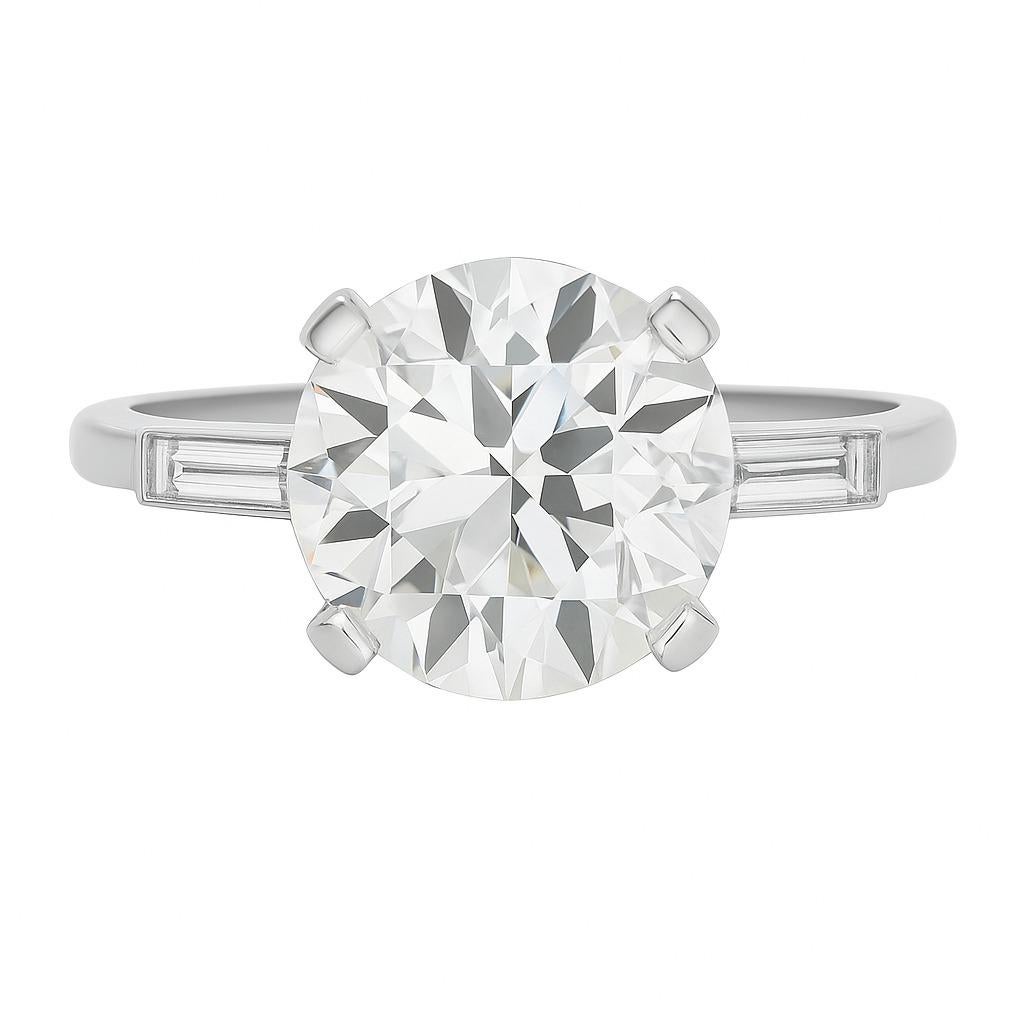 Taglio antico europeo Tiffany & Co. Anello in platino con diamante vecchio taglio europeo e baguette in vendita