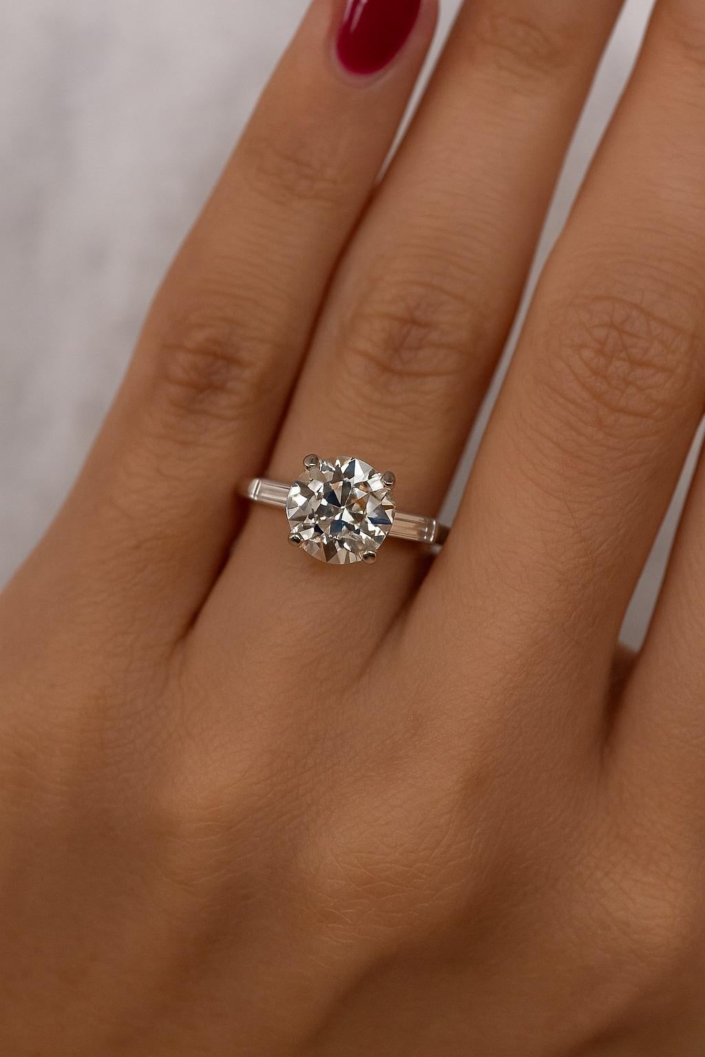 Tiffany & Co. Anello in platino con diamante vecchio taglio europeo e baguette In condizioni ottime in vendita a Chicago, IL