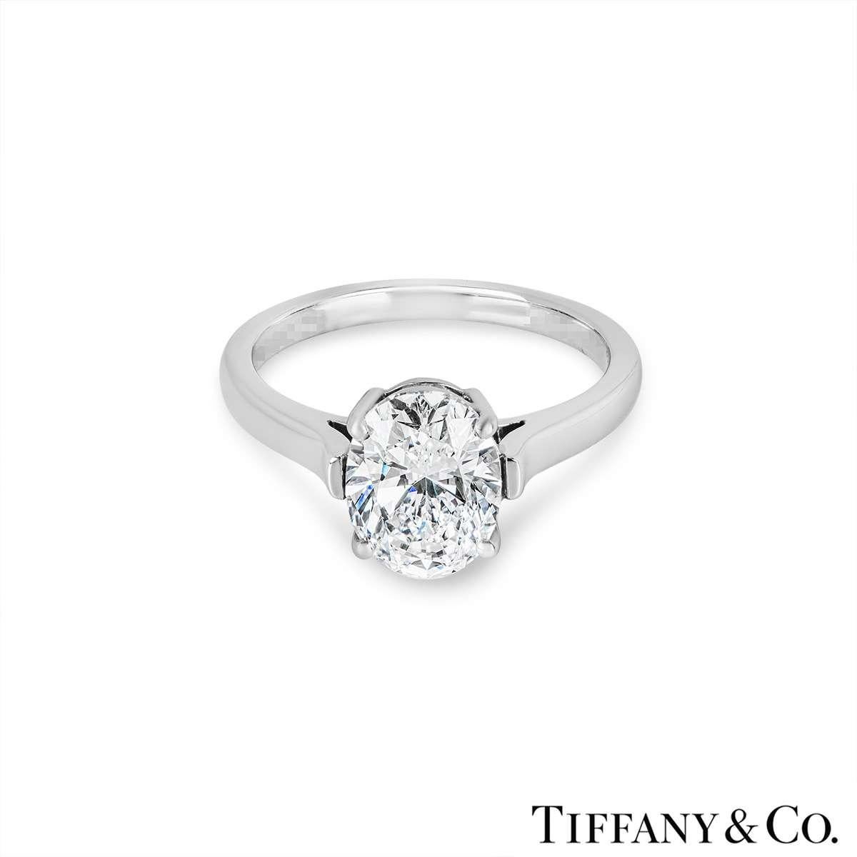 Taille ovale Tiffany & Co. Bague de fiançailles en platine avec diamant ovale 2,06 carats D/VVS2 certifié GIA en vente