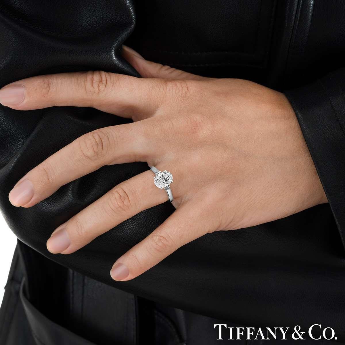 Tiffany & Co. Bague de fiançailles en platine avec diamant ovale 2,06 carats D/VVS2 certifié GIA Pour femmes en vente
