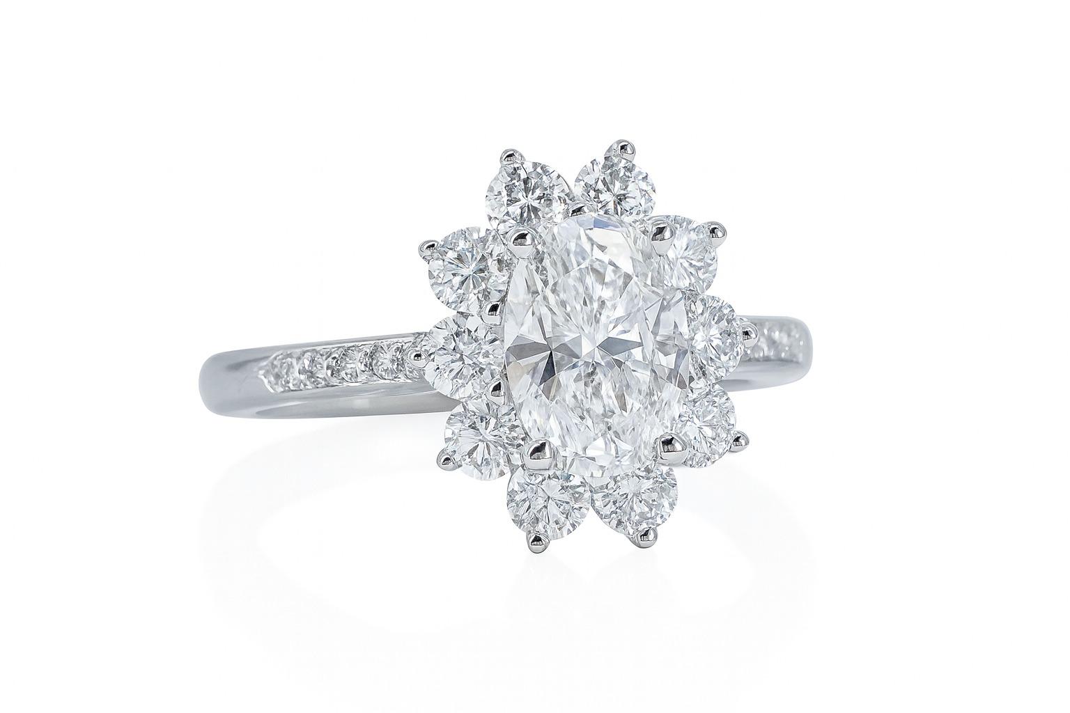 Femenino o masculino Tiffany & Co. Anillo de compromiso de diamantes ovalados en platino en venta