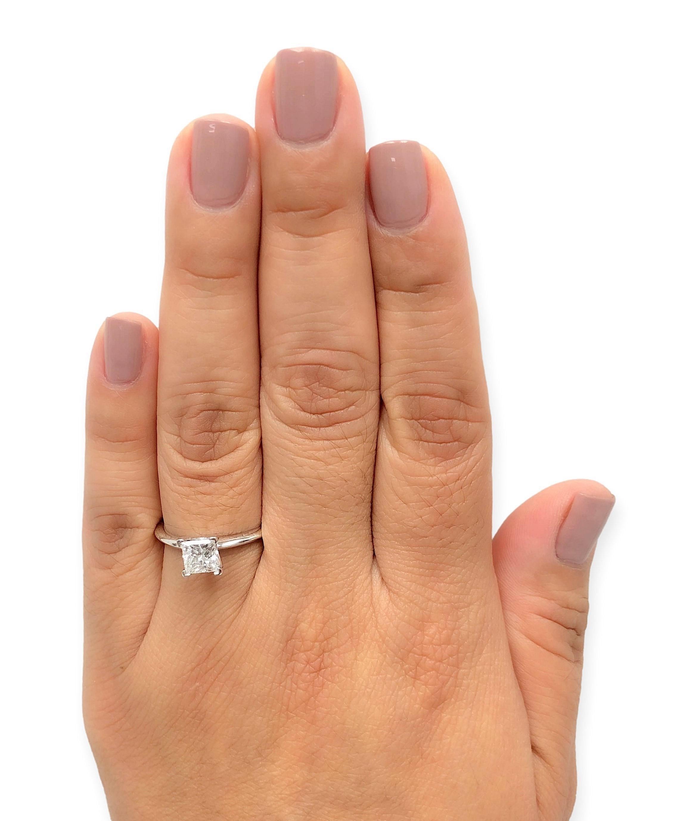 Tiffany & Co. Bague de fiançailles en platine avec diamant taille princesse 1.01ct  EVS1 en vente 1
