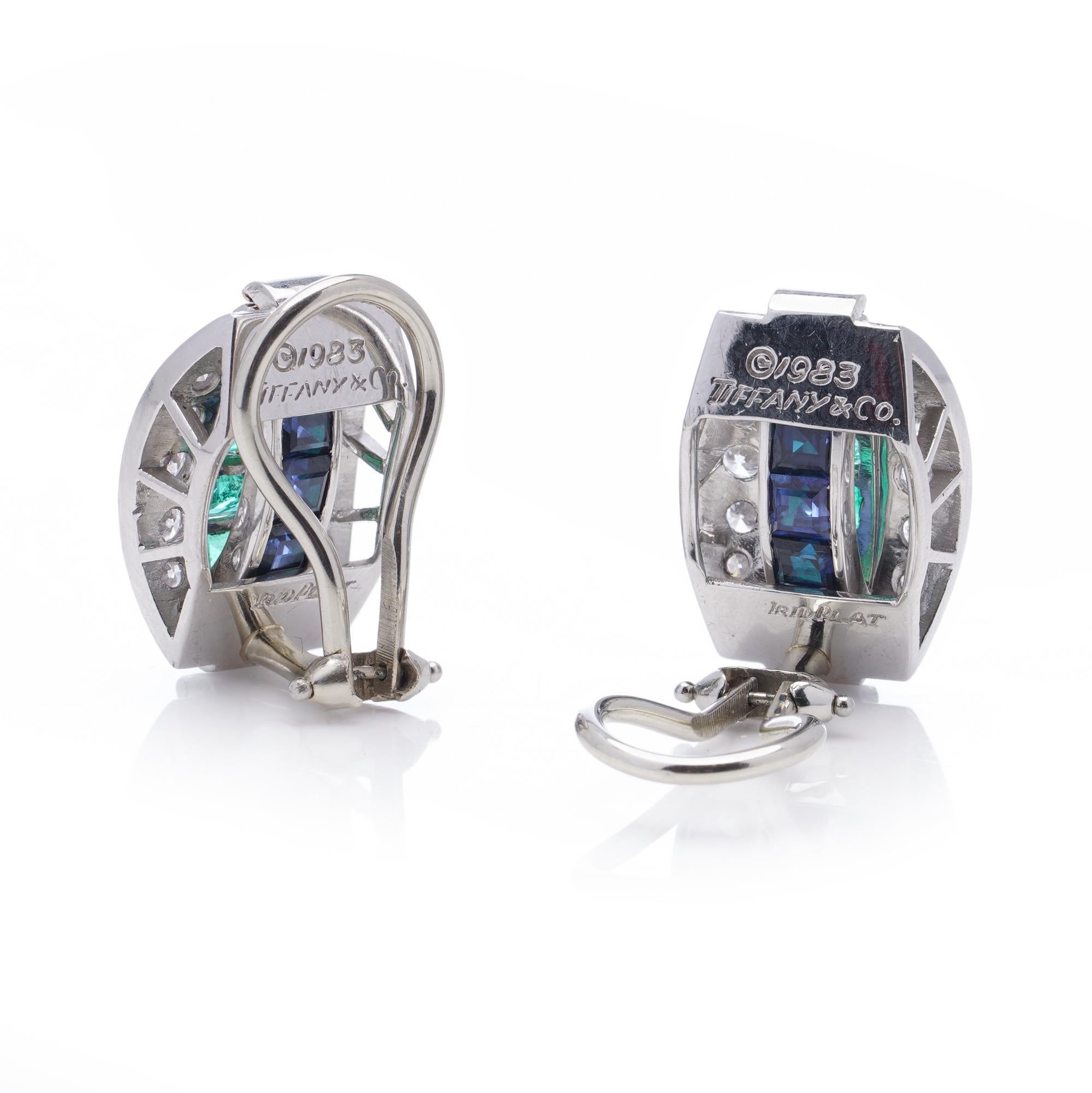Tiffany & Co. platinum reversible earrings, sapphire, emerald and diamond. For Sale 2