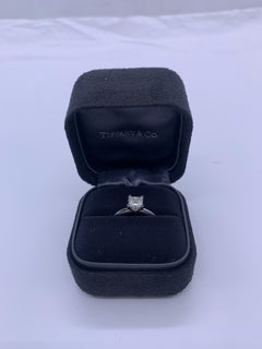 Tiffany & Co. Anillo de platino con diamante talla princesa de 1,08 ct