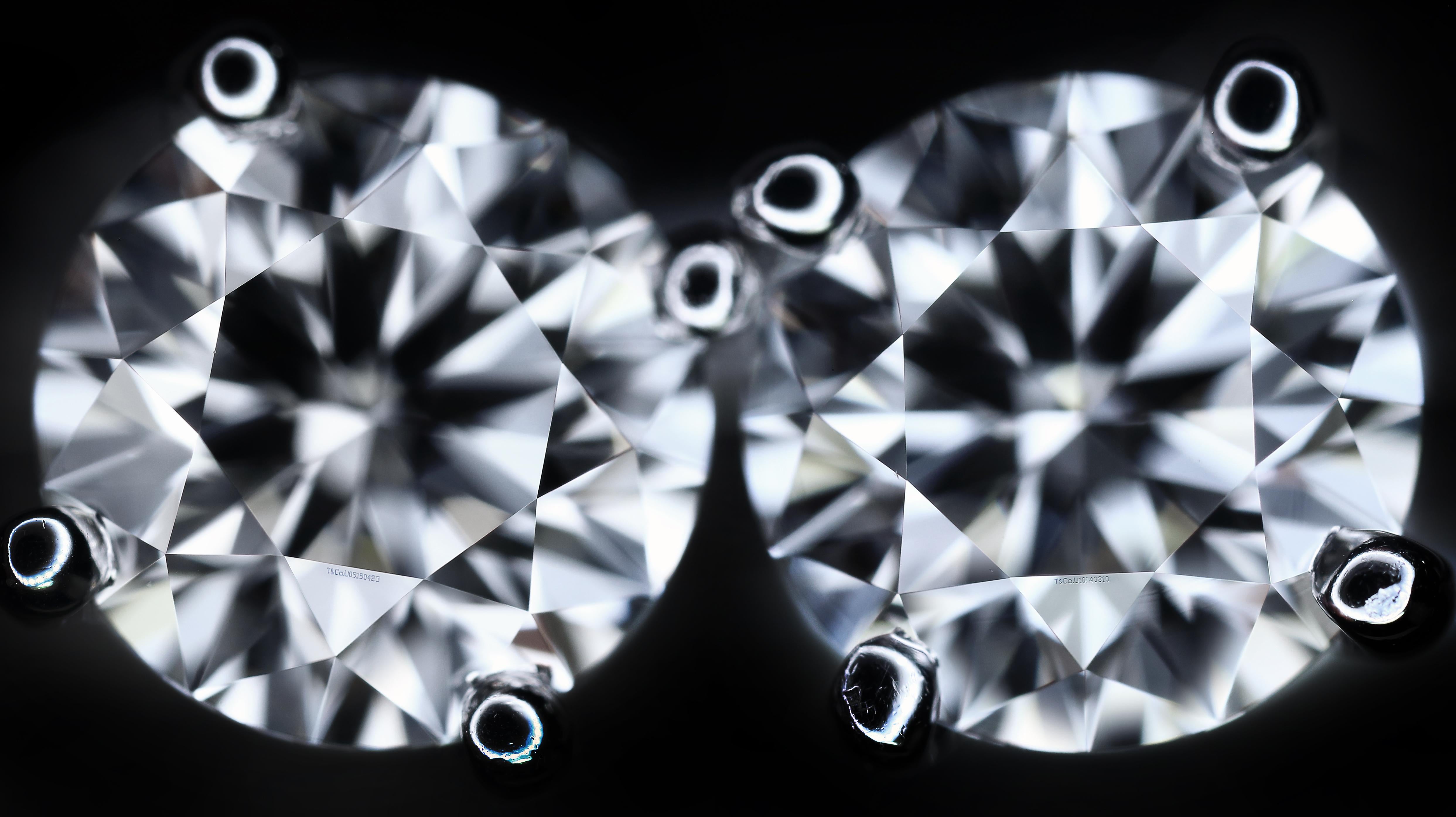 Tiffany & Co. Platinum Round 0.90 Cts. Diamond GVVS Total Solitaire Stud Earring In Excellent Condition In New York, NY
