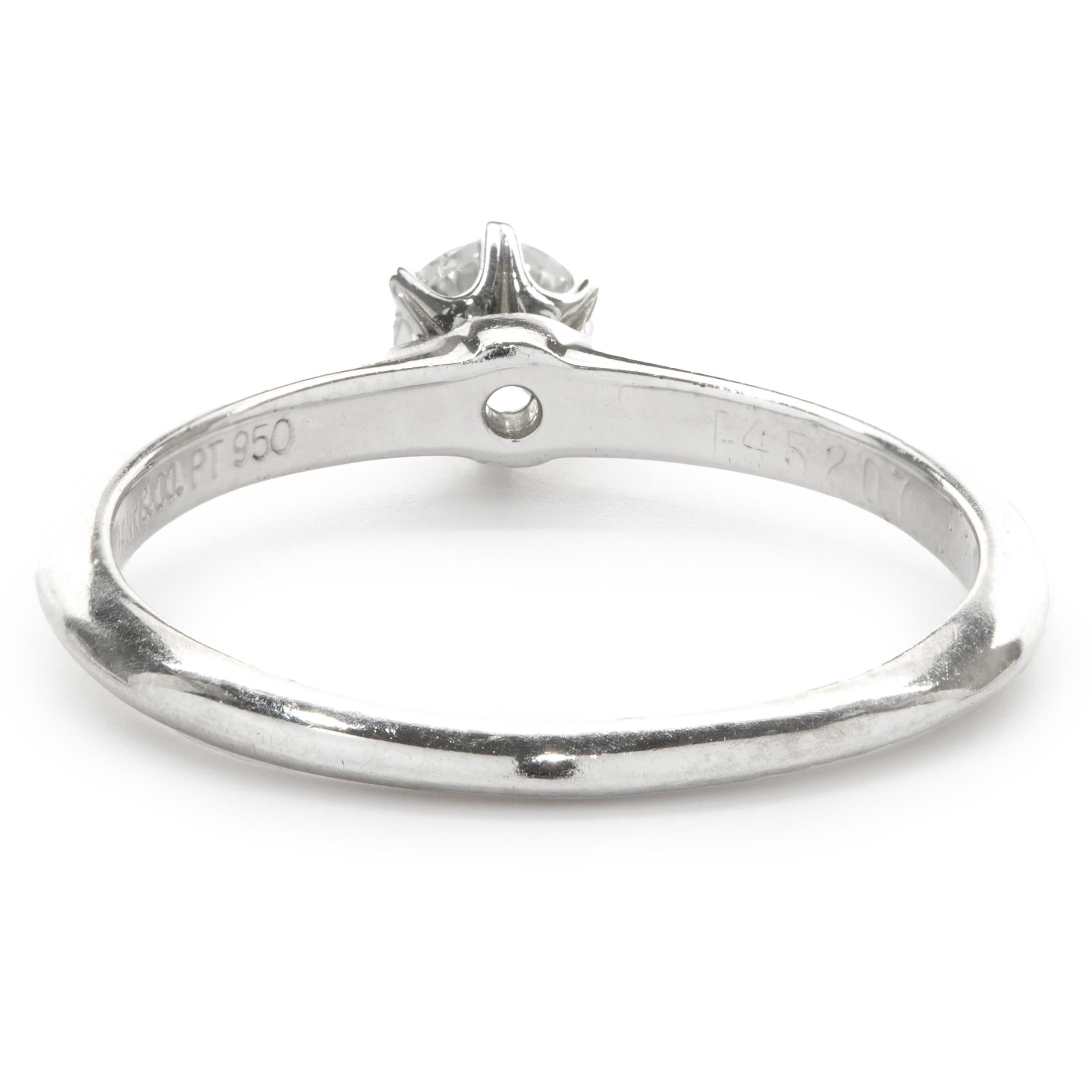 Tiffany & Co. Runder Brillantschliff Diamant-Verlobungsring aus Platin (Rundschliff) im Angebot