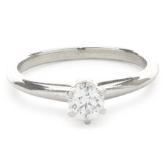 Tiffany & Co. Platin Solitär-Ring mit rundem Diamanten im Brillantschliff
