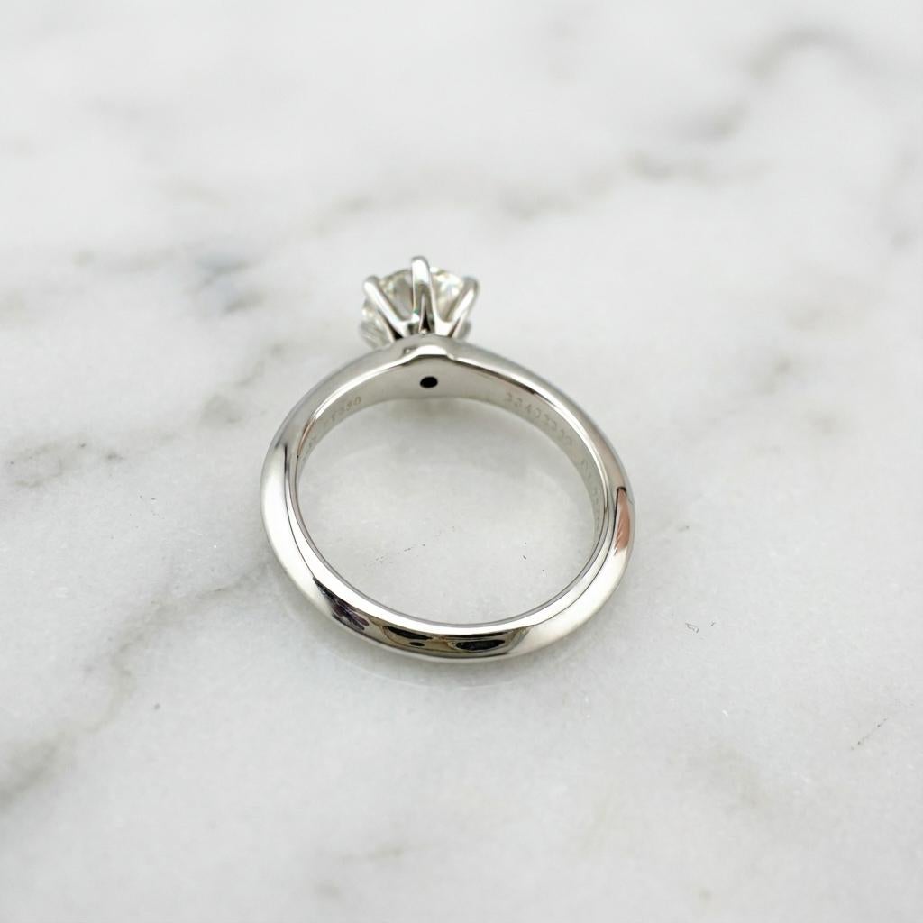 Taille ronde Tiffany & Co. Bague de fiançailles en platine avec diamant rond et brillant en vente