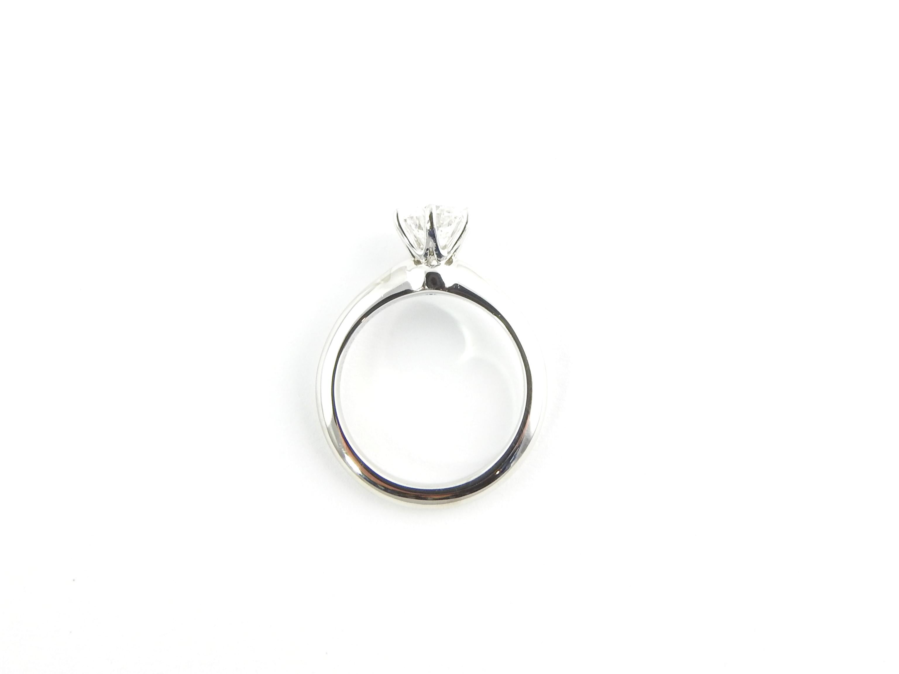 Round Cut Tiffany & Co. Platinum Round Brilliant Solitaire Diamond Ring 1.01 Carat
