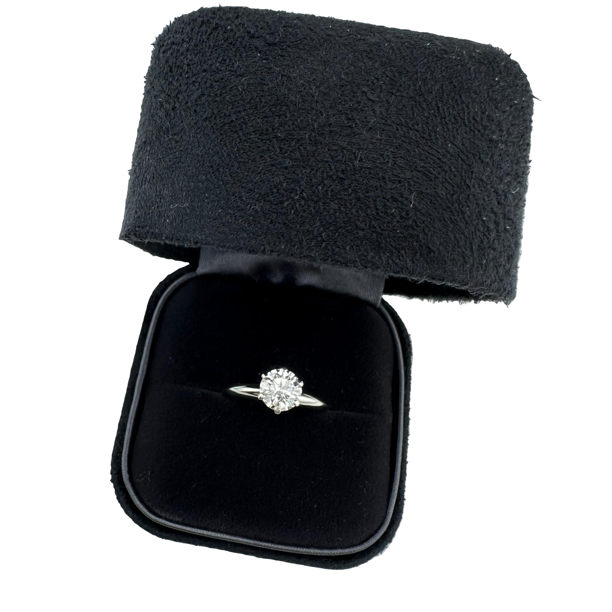 Round Cut Tiffany & Co Platinum Round Diamond 0.91 cts E VVS2 Solitaire Engagement Ring For Sale