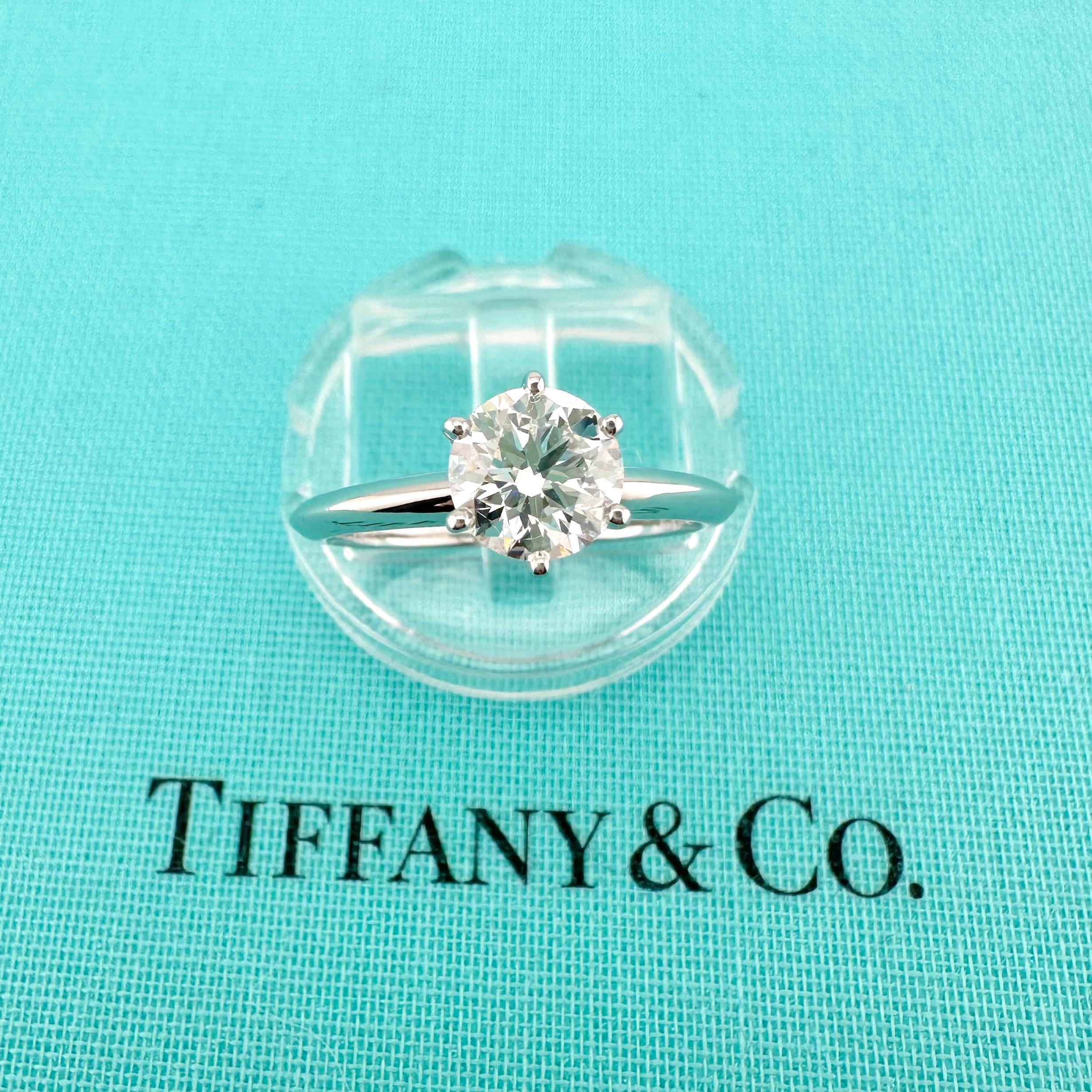 Tiffany & Co Platinum Round Diamond 0.94 cts F VS1 Solitaire Engagement Ring For Sale 5