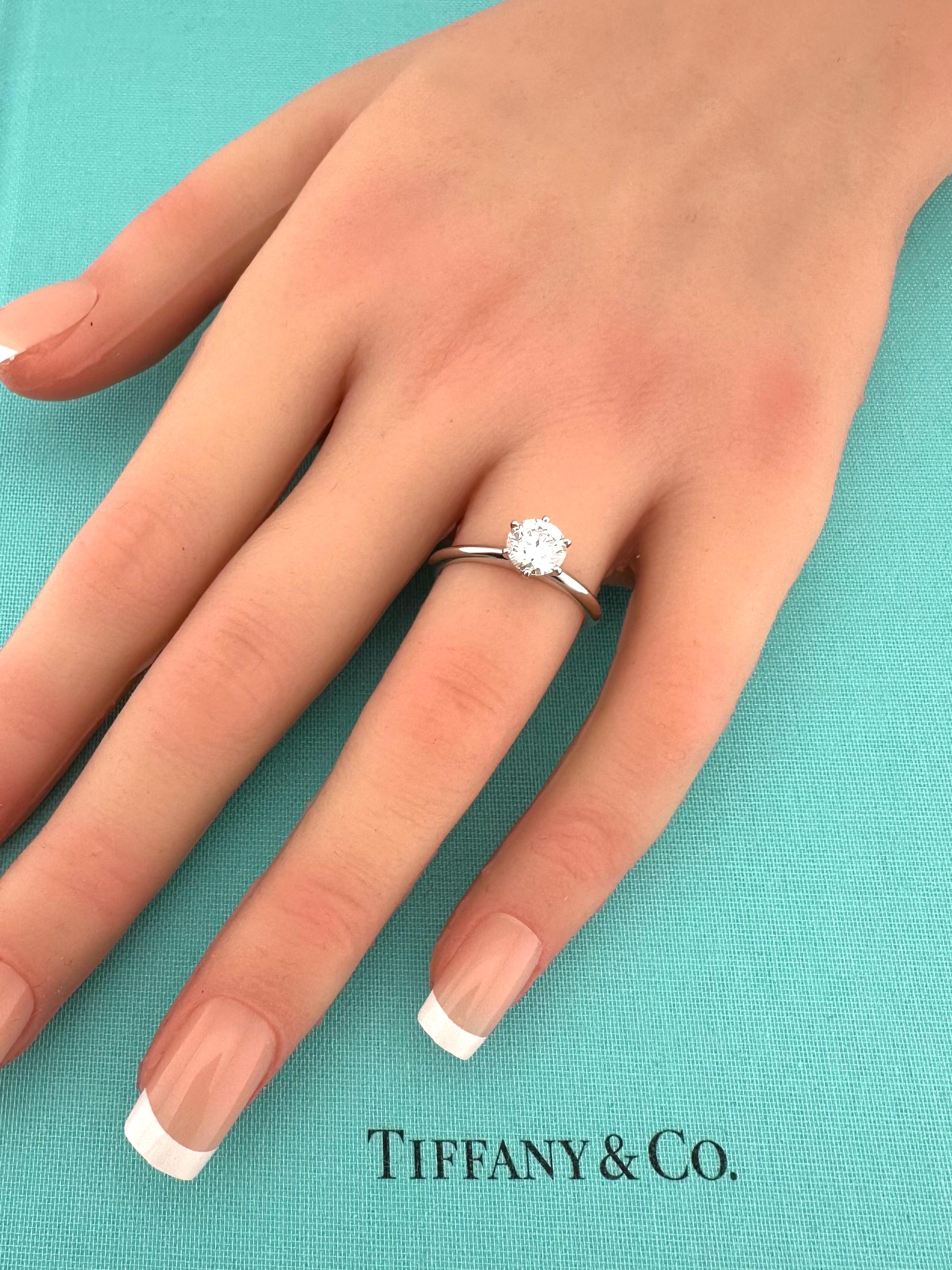 Tiffany & Co Platinum Round Diamond 0.94 cts F VS1 Solitaire Engagement Ring For Sale 8