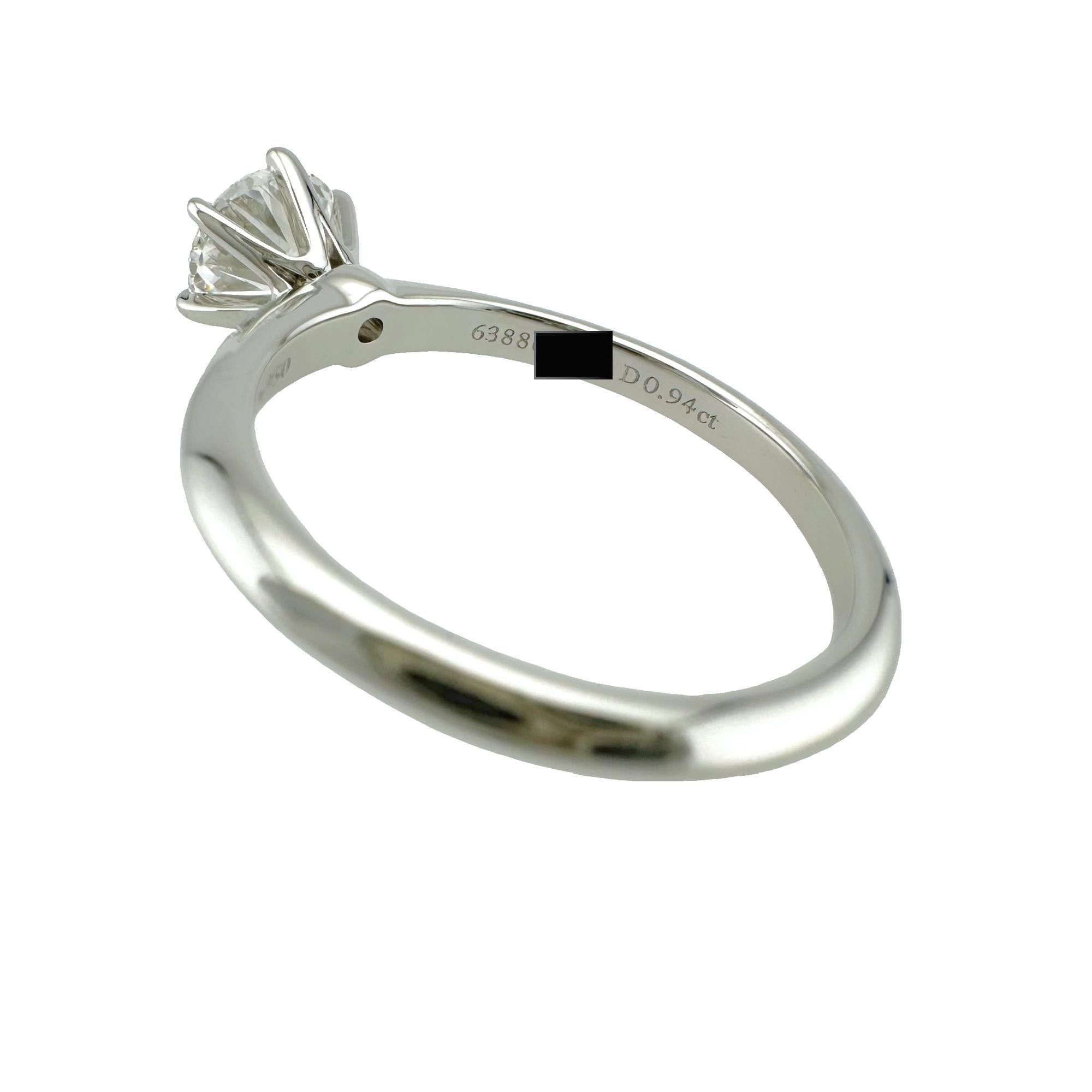 Women's Tiffany & Co Platinum Round Diamond 0.94 cts F VS1 Solitaire Engagement Ring For Sale