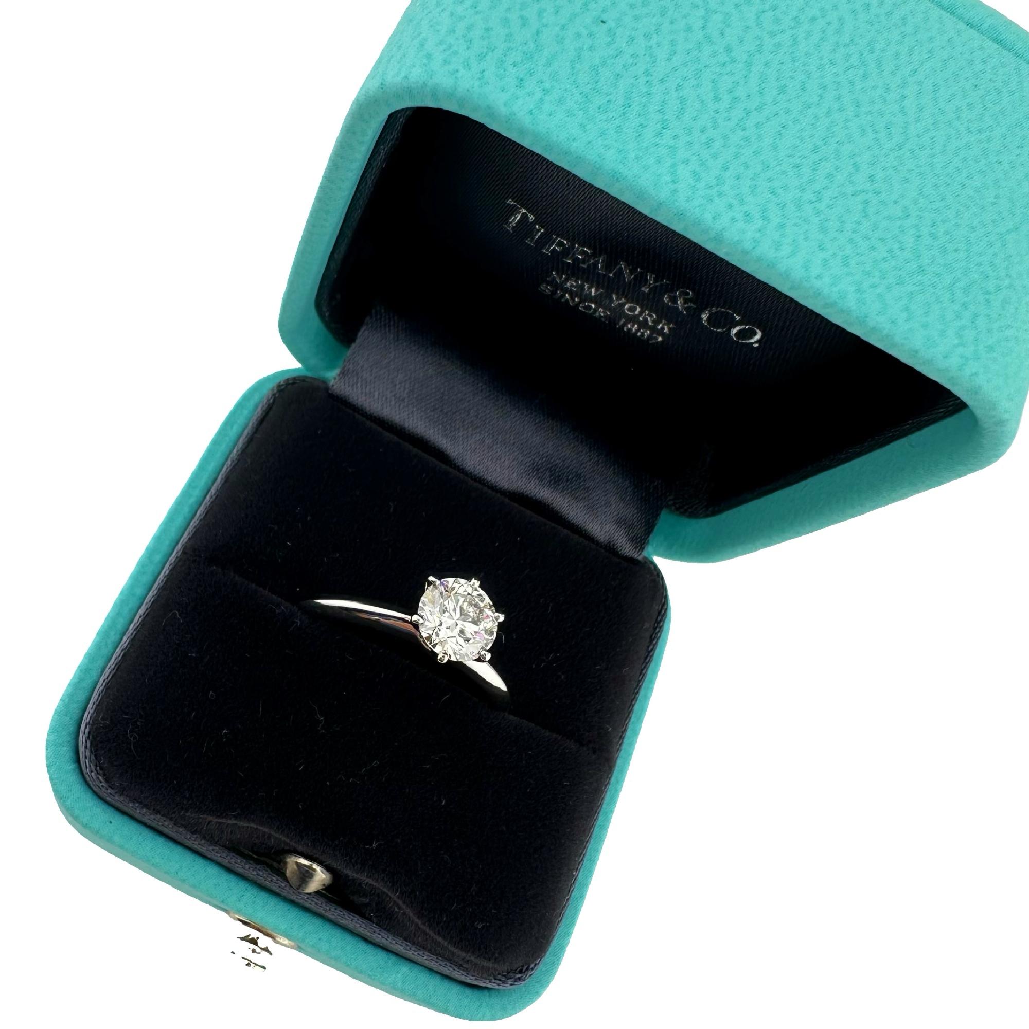 Tiffany & Co Platinum Round Diamond 0.94 cts F VS1 Solitaire Engagement Ring For Sale 1