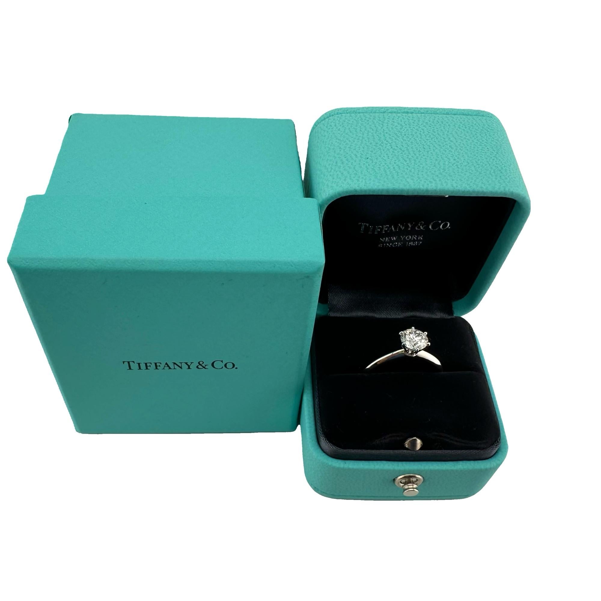 Tiffany & Co Platinum Round Diamond 0.94 cts F VS1 Solitaire Engagement Ring For Sale 2