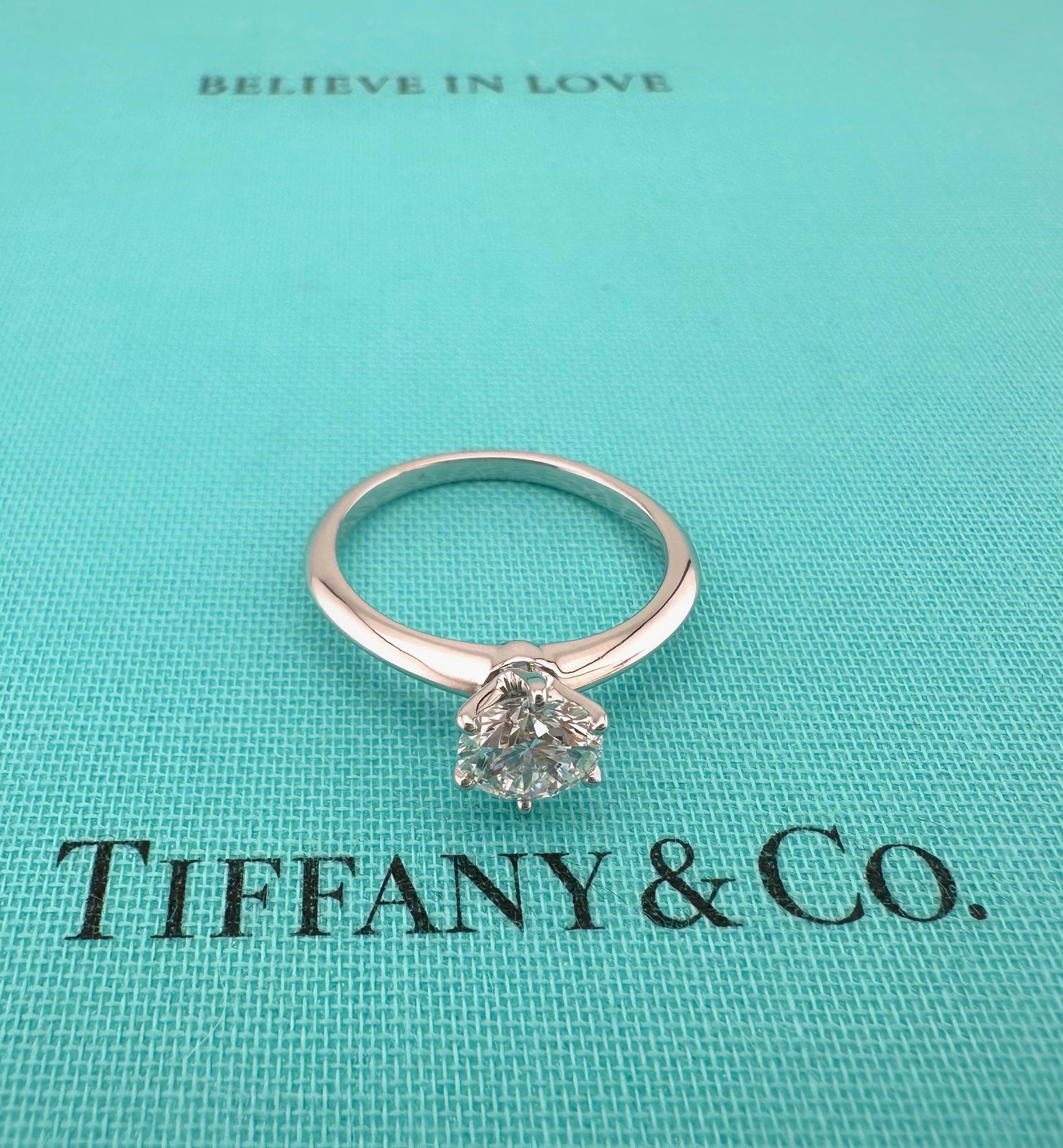 Tiffany & Co Platinum Round Diamond 0.94 cts F VS1 Solitaire Engagement Ring For Sale 4
