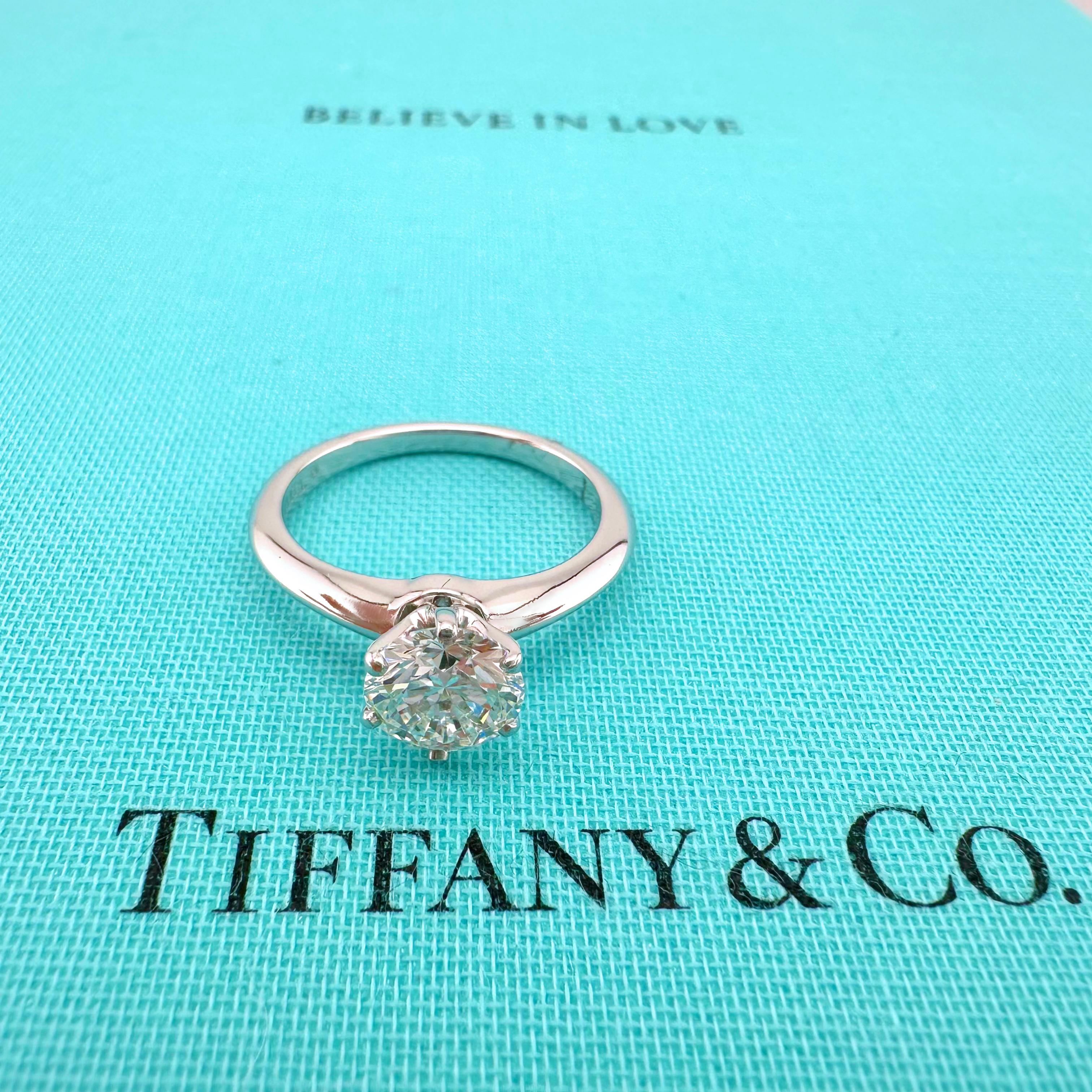 Tiffany & Co, bague de fiançailles solitaire en platine avec diamant rond 1,18 carat H VS1 5