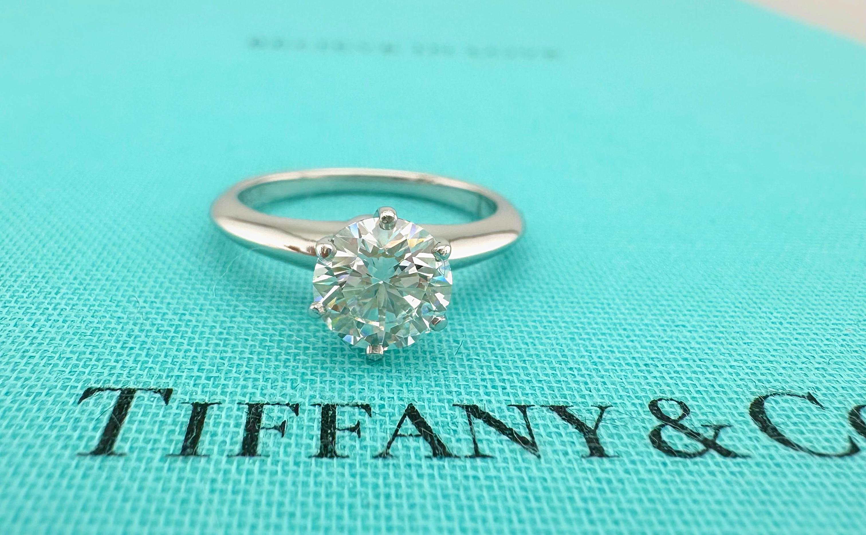 Tiffany & Co, bague de fiançailles solitaire en platine avec diamant rond 1,18 carat H VS1 6