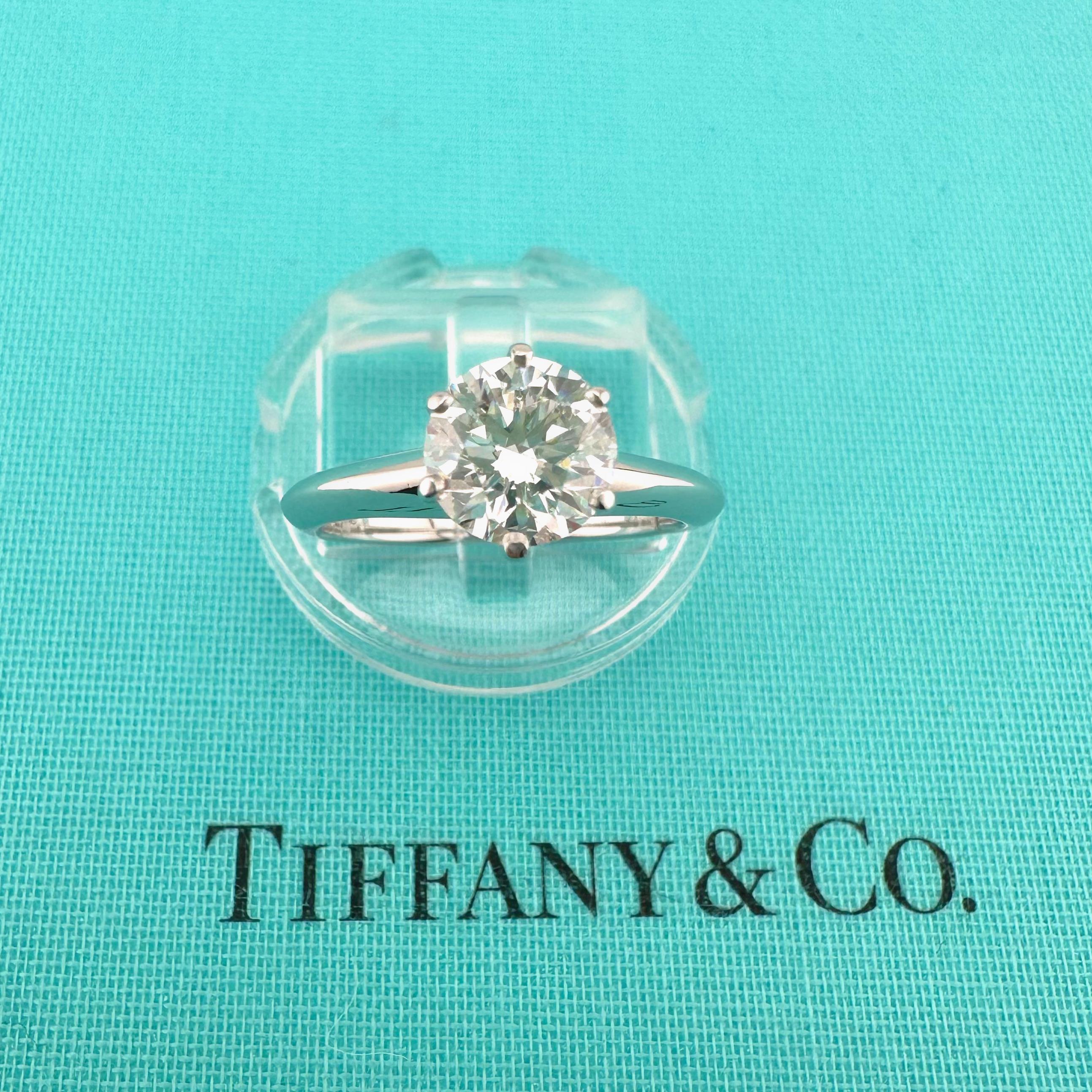 Tiffany & Co, bague de fiançailles solitaire en platine avec diamant rond 1,18 carat H VS1 7