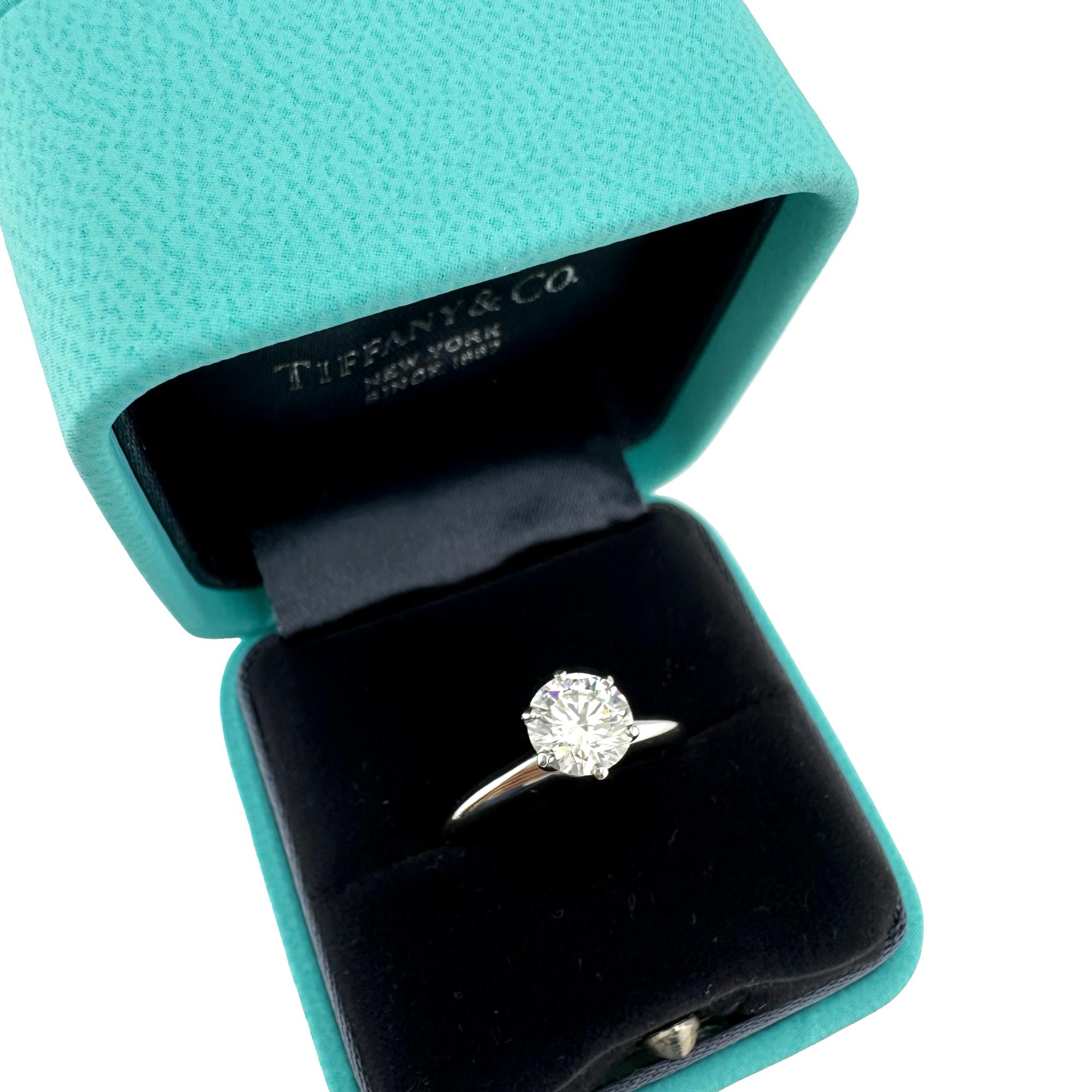 Tiffany & Co, bague de fiançailles solitaire en platine avec diamant rond 1,18 carat H VS1 1