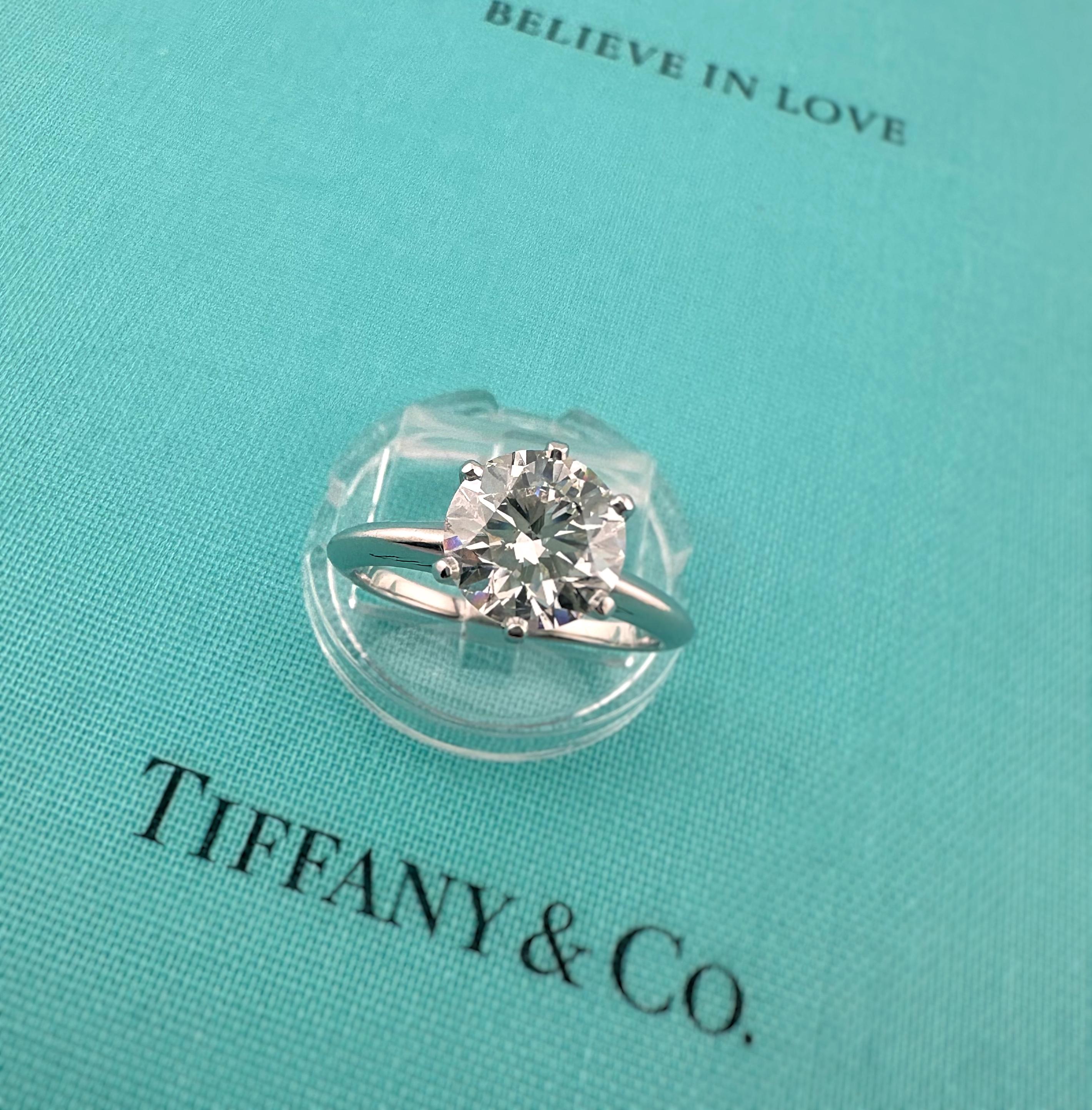 Tiffany & Co Round Brilliant Diamond Solitaire Engagement Ring
Style:  Prong Set
Ref. number:  22292693/H10260089
Metal:  Platinum PT950
Size:  7 sizable
Main Diamond:  Round Brilliant Diamond 1.86 cts
Color & Clarity:  H - VS1
Diamond Inscription: 