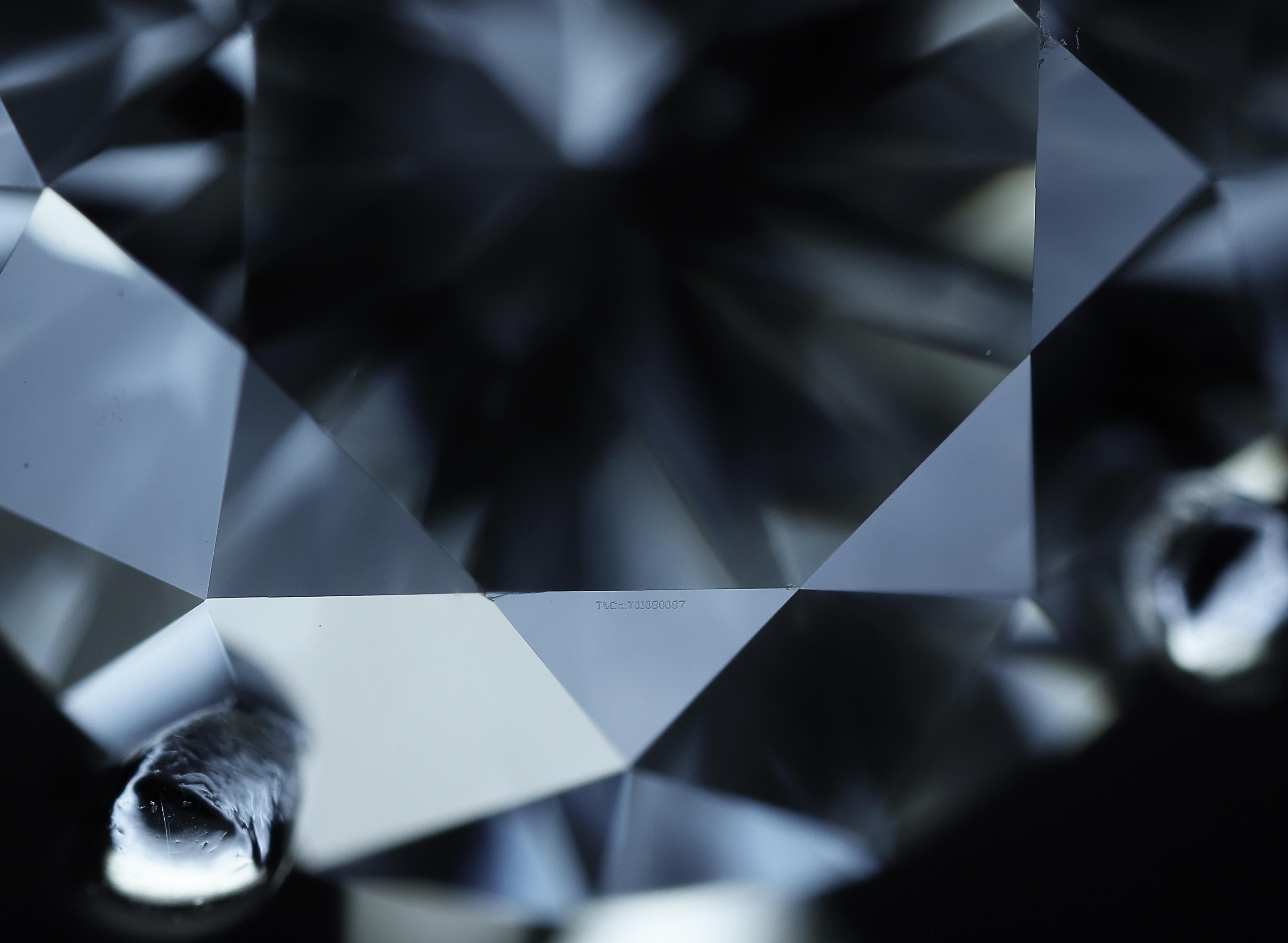Tiffany & Co. Anello di fidanzamento in platino con diamante rotondo Harmony 1,15ct. IVS2 4