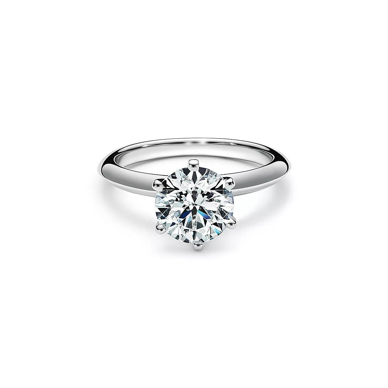 Tiffany & Co. Anello di fidanzamento solitario con diamante rotondo in platino In condizioni ottime in vendita a Chicago, IL